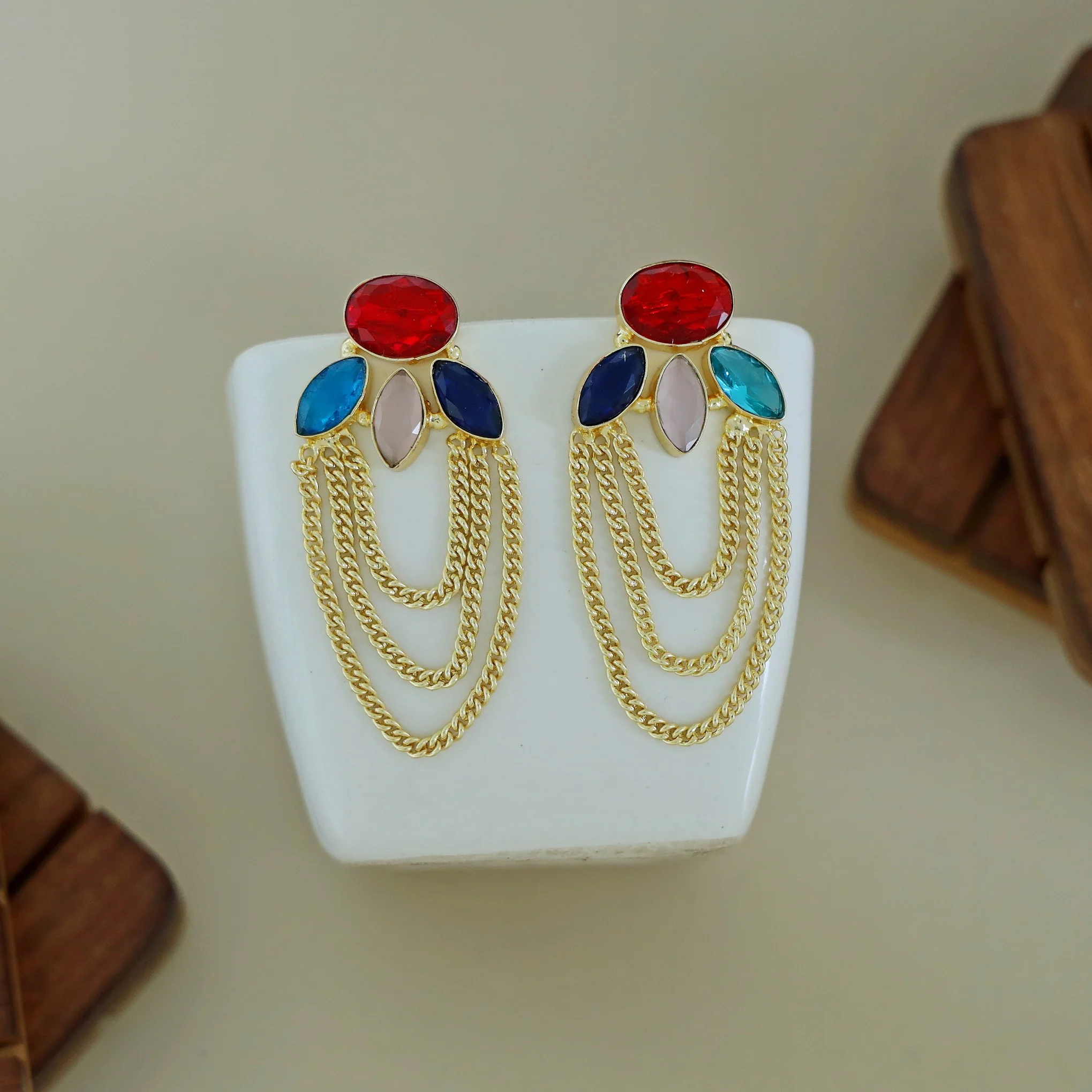 Glossy Oval Tri Leaf Chain Earring - Image 5