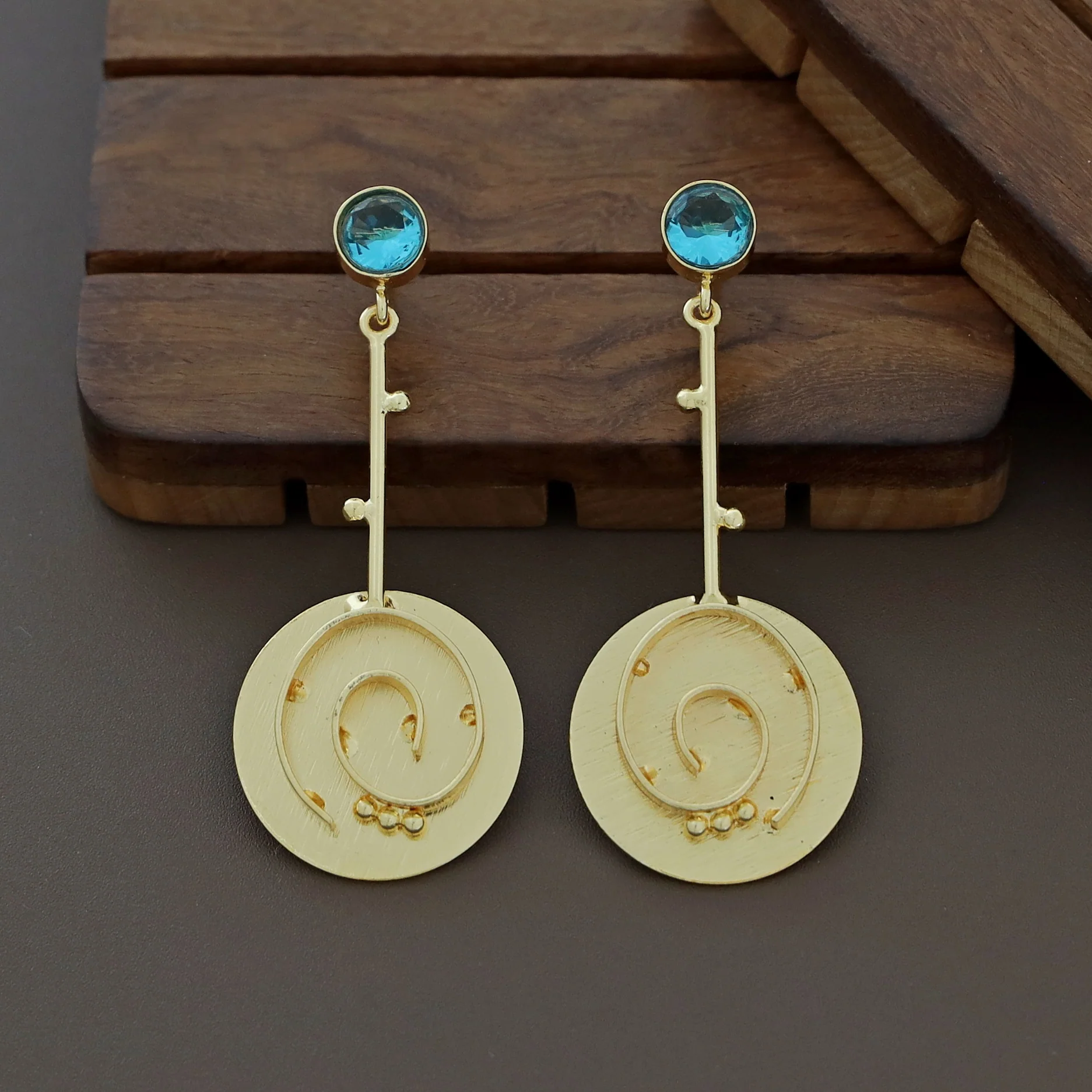 Glossy Pendulum Loop Earring - Image 3