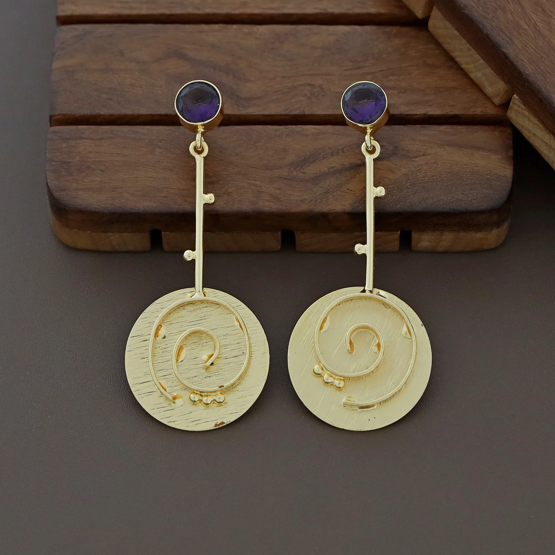 Glossy Pendulum Loop Earring - Image 4