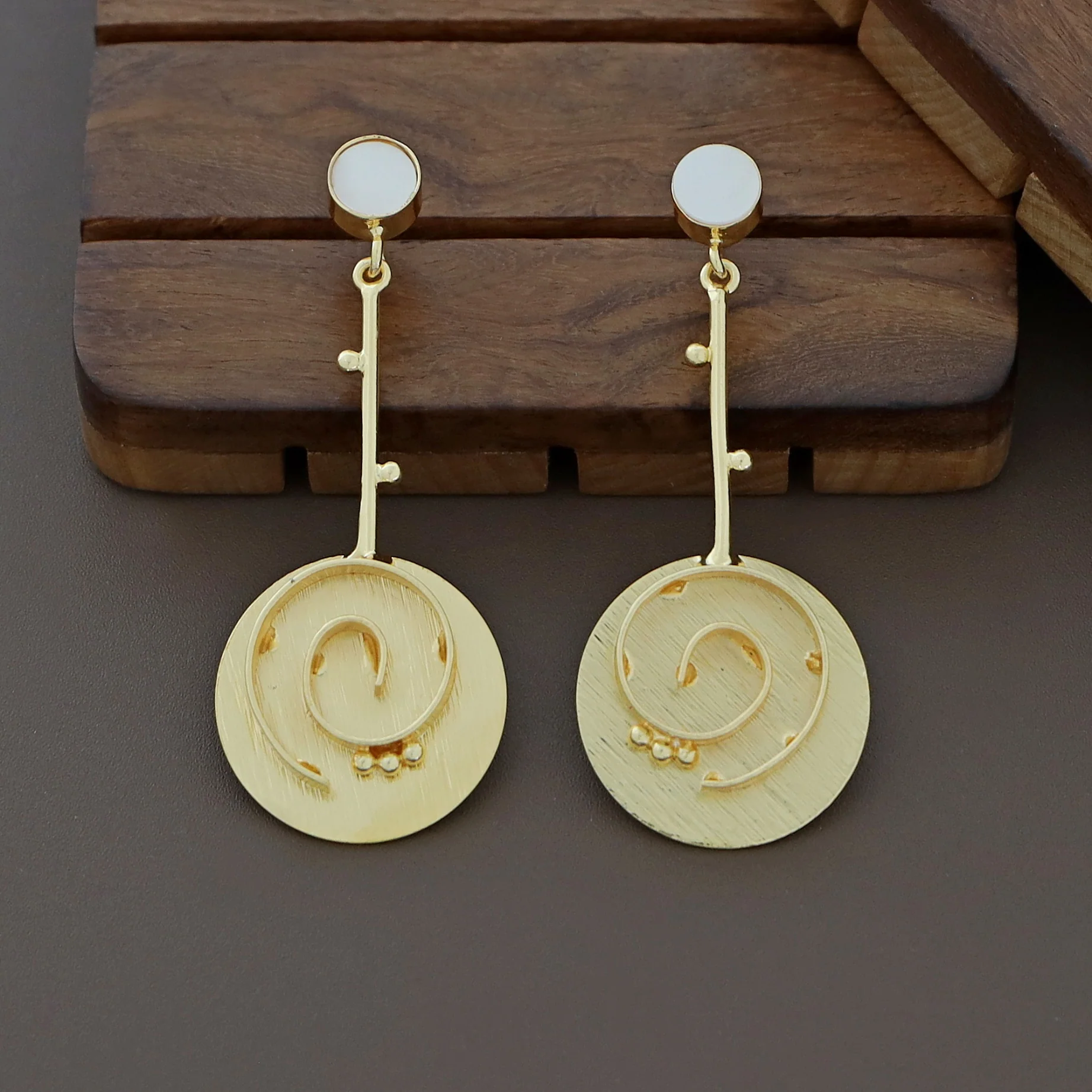 Glossy Pendulum Loop Earring - Image 6