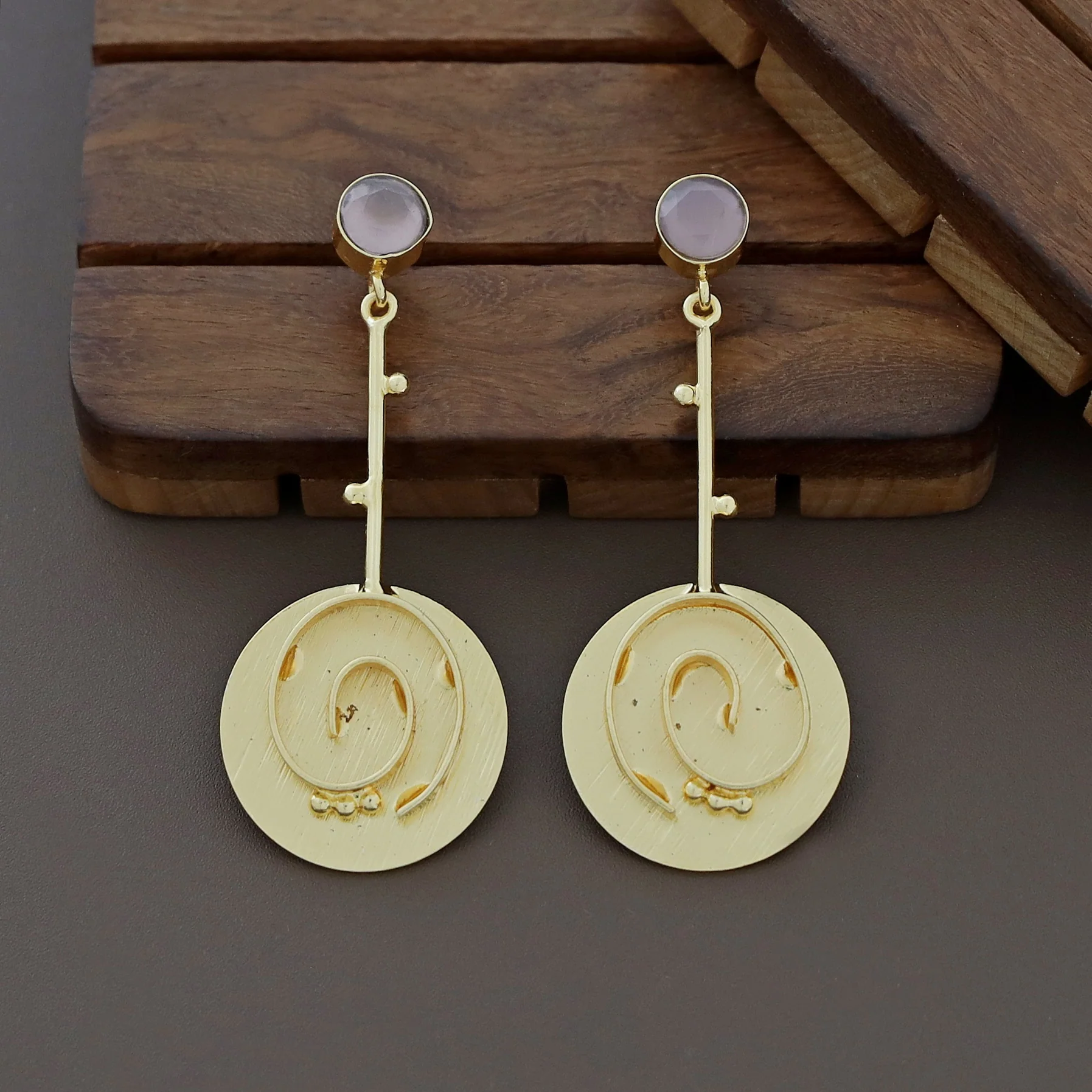 Glossy Pendulum Loop Earring - Image 7