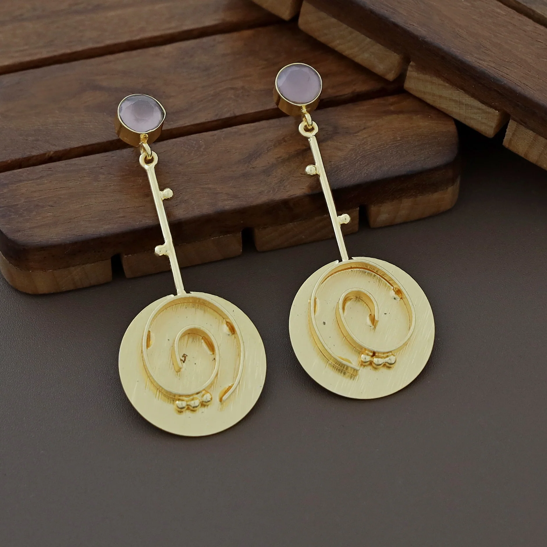 Glossy Pendulum Loop Earring - Image 8