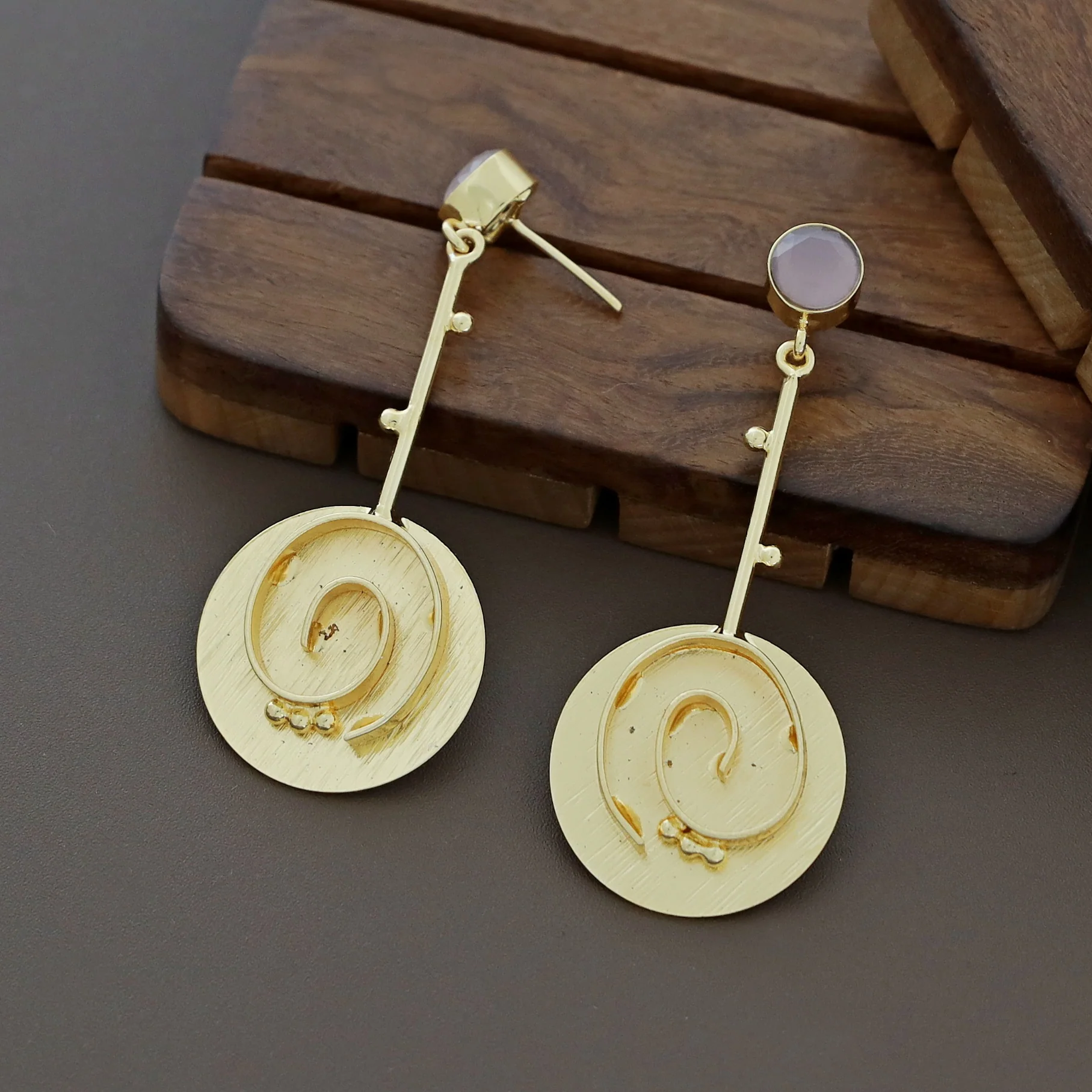 Glossy Pendulum Loop Earring - Image 9