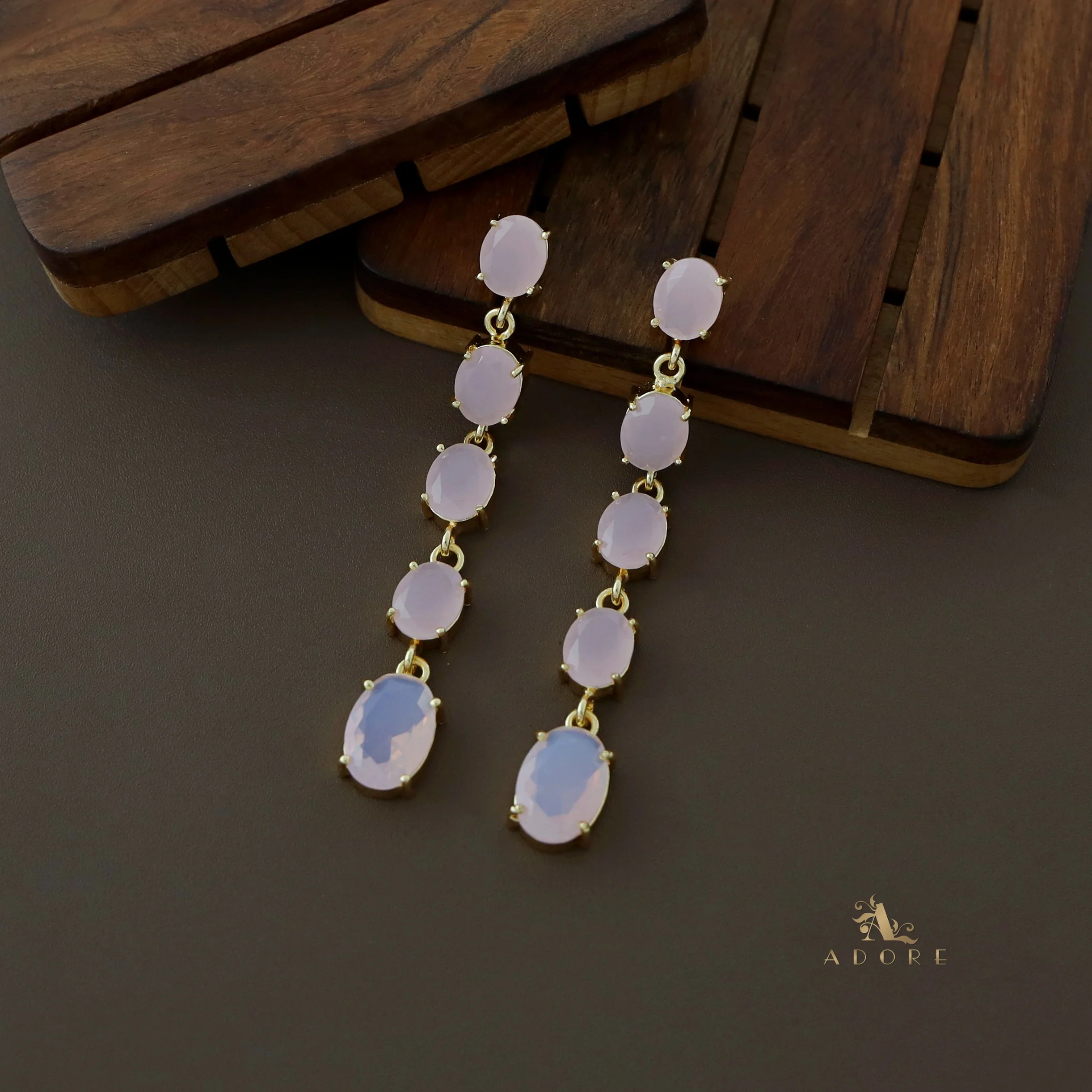 Glossy Penta Oval Claw Earring - Image 4
