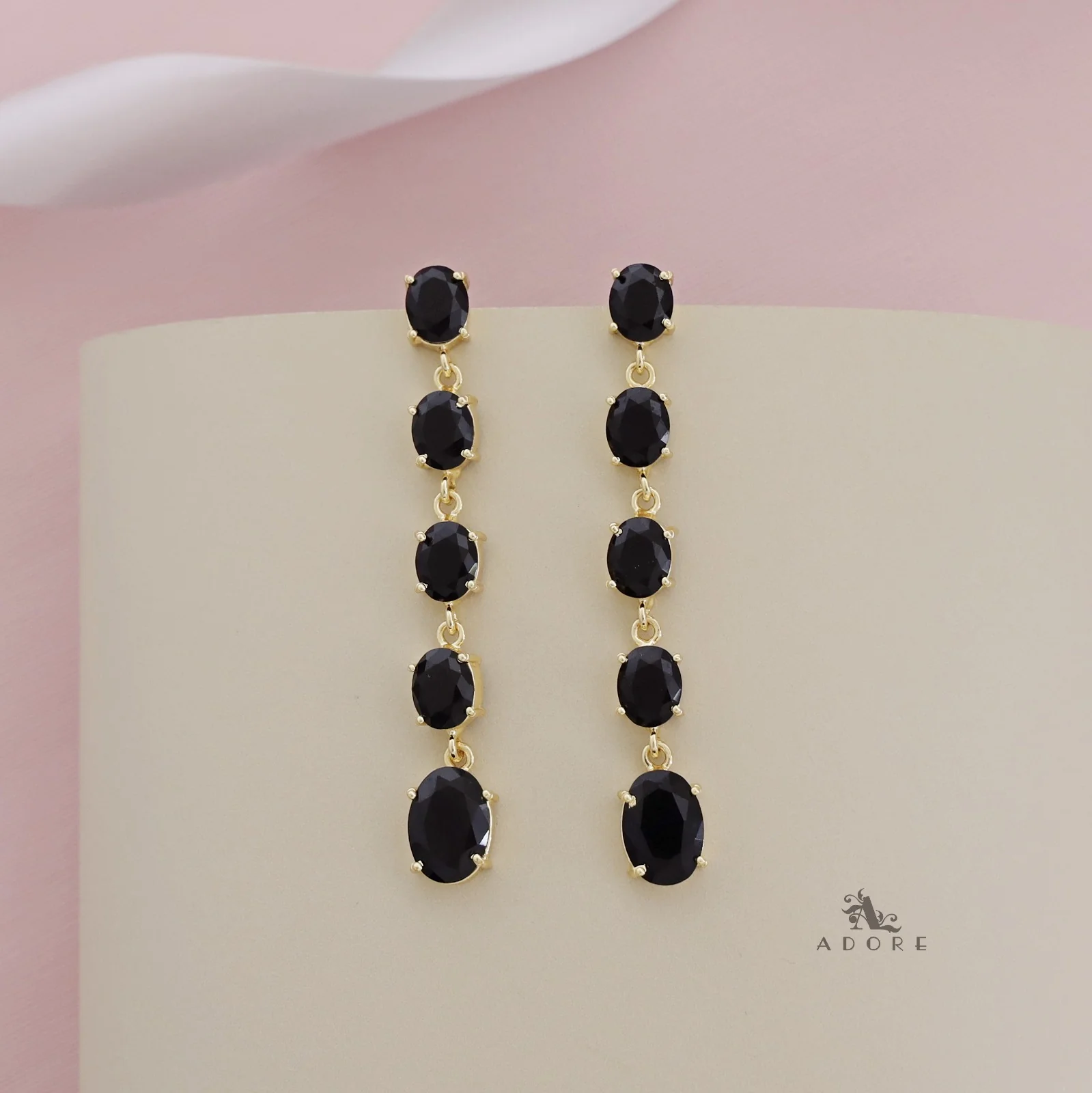 Glossy Penta Oval Claw Earring - Image 6