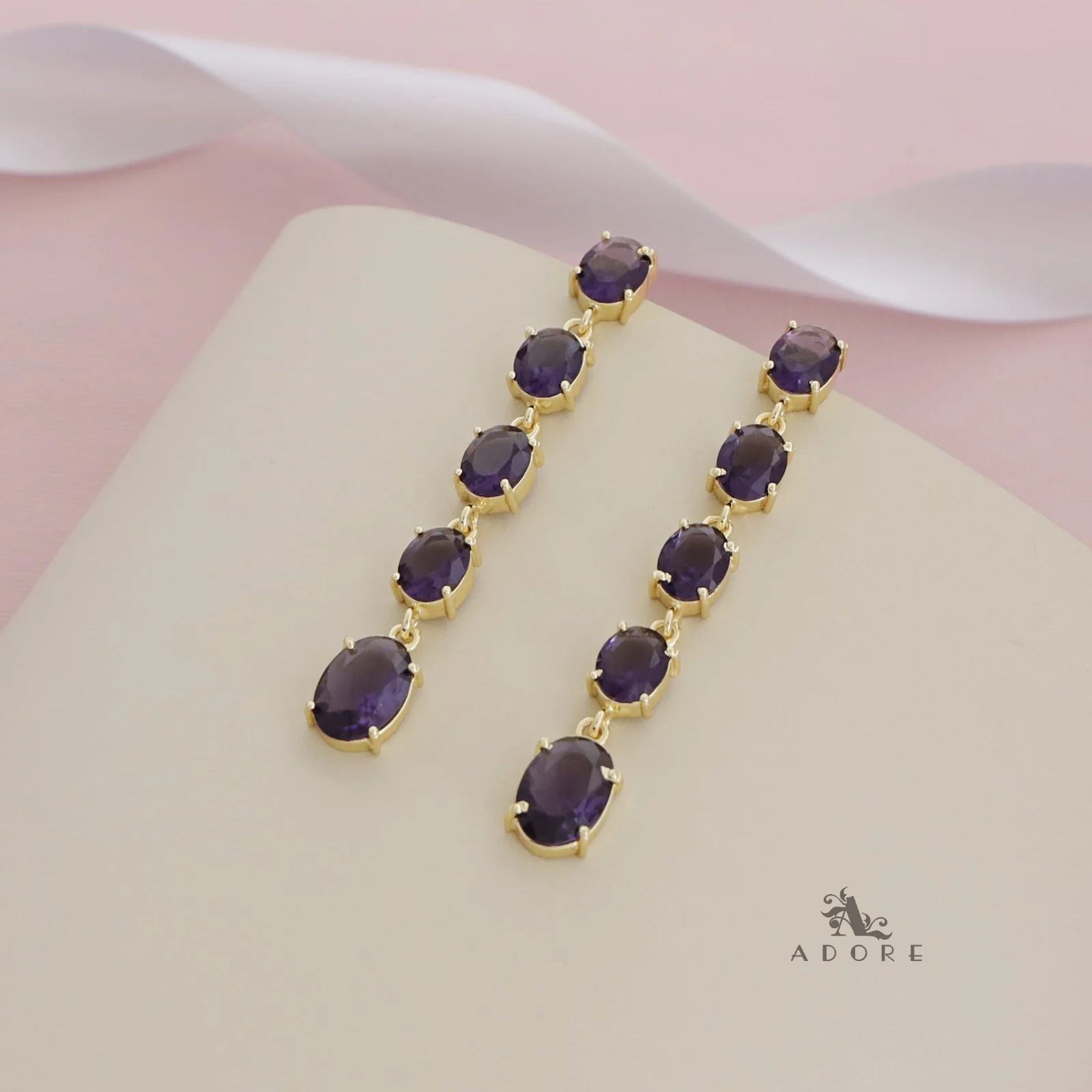 Glossy Penta Oval Claw Earring - Image 7