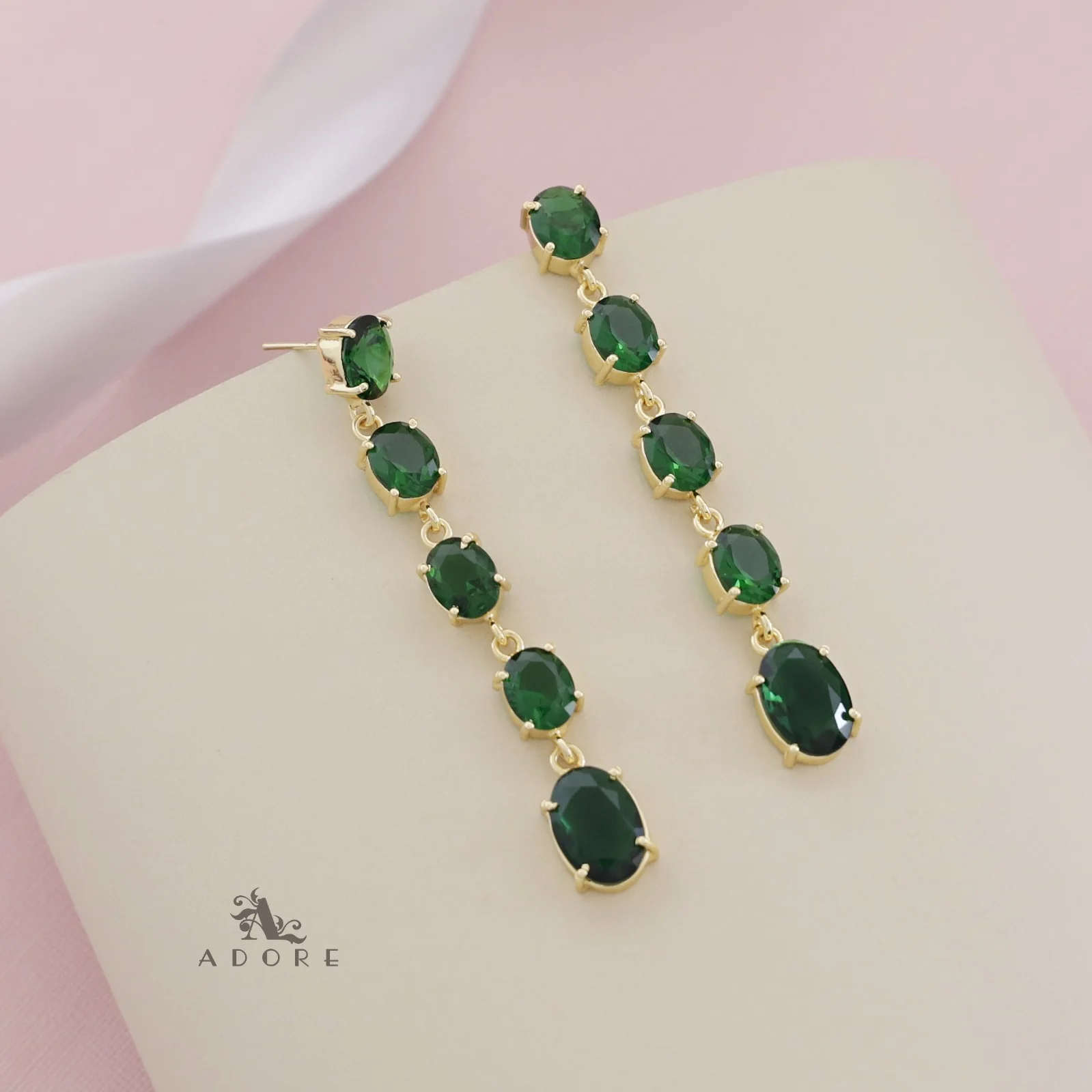Glossy Penta Oval Claw Earring - Image 8