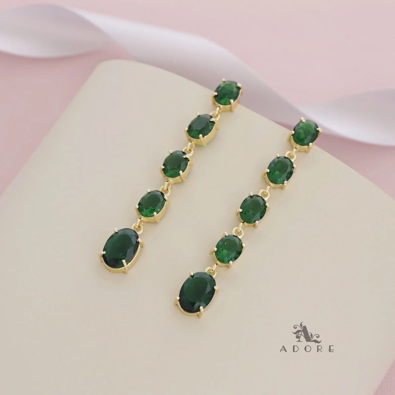 Glossy Penta Oval Claw Earring - Image 9