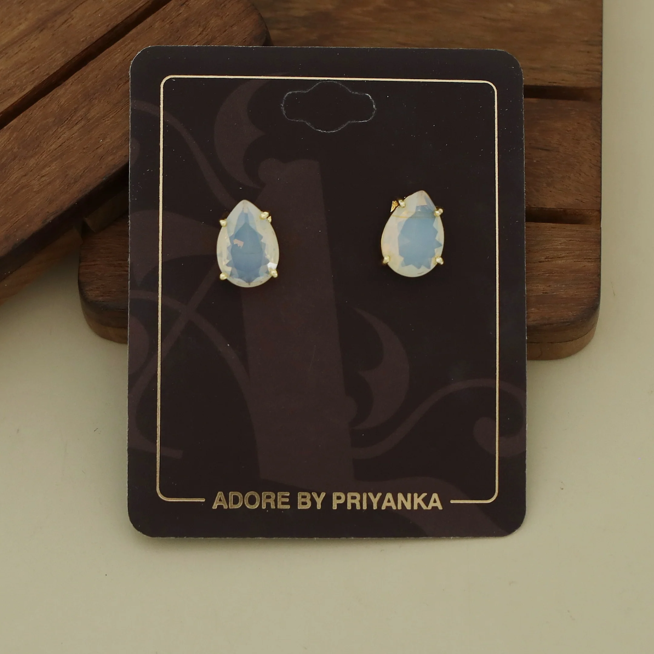 Glossy Rain Drop Claw Stud - Image 15