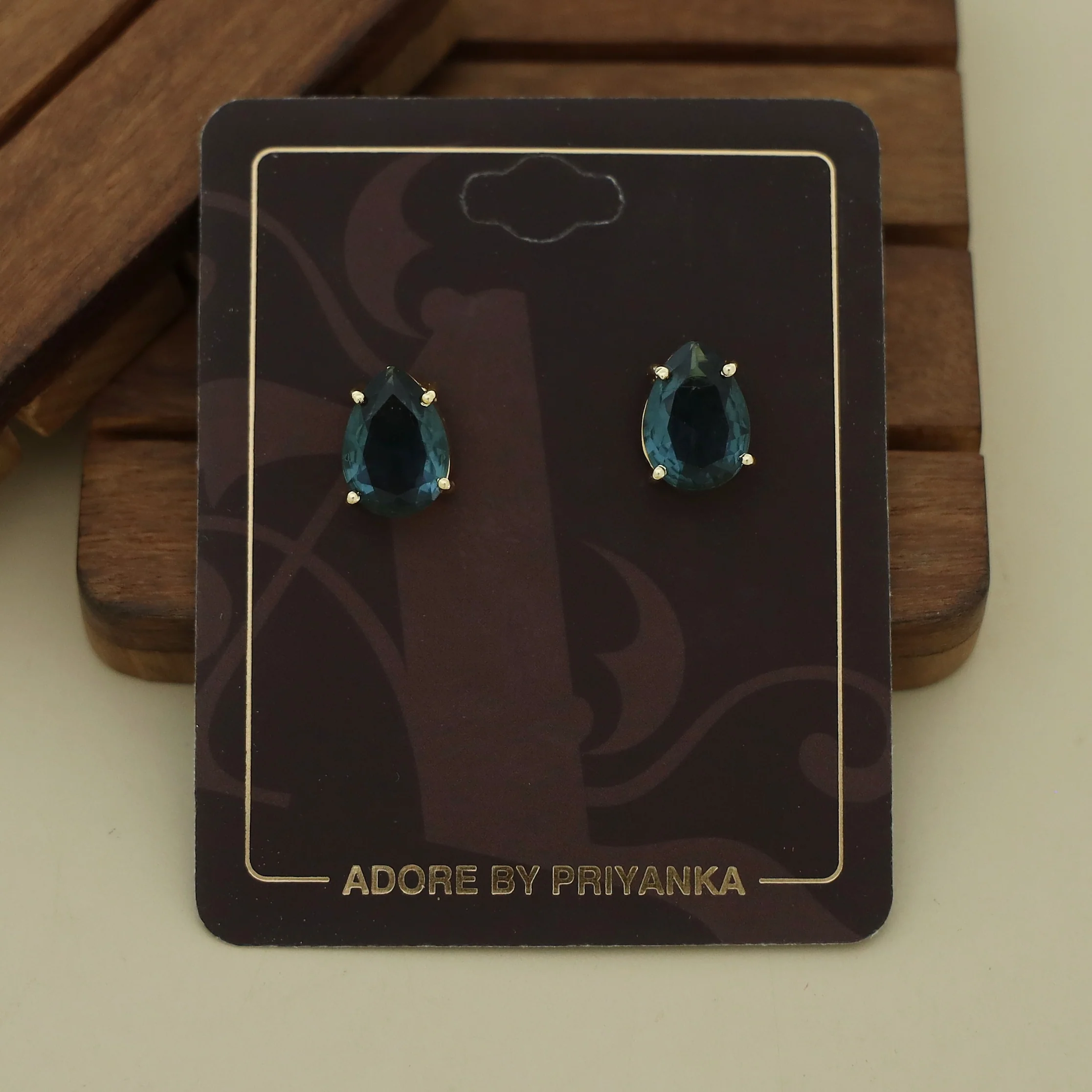 Glossy Rain Drop Claw Stud - Image 18