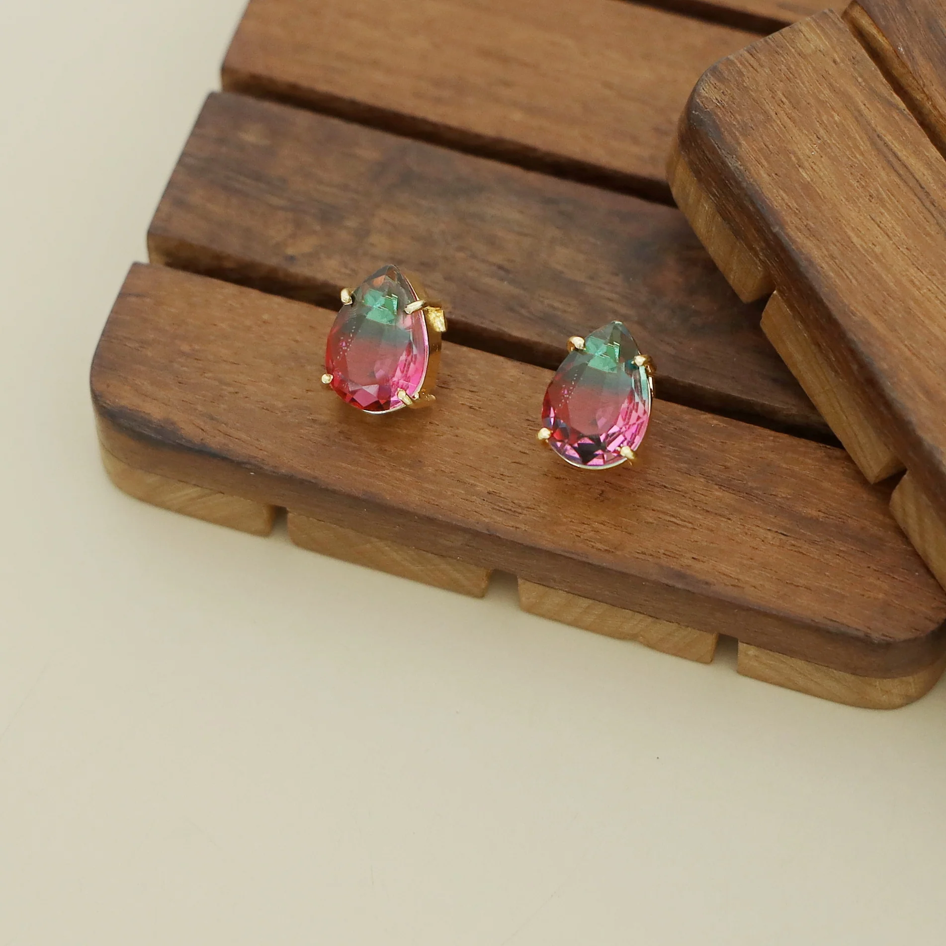 Glossy Rain Drop Claw Stud - Image 25