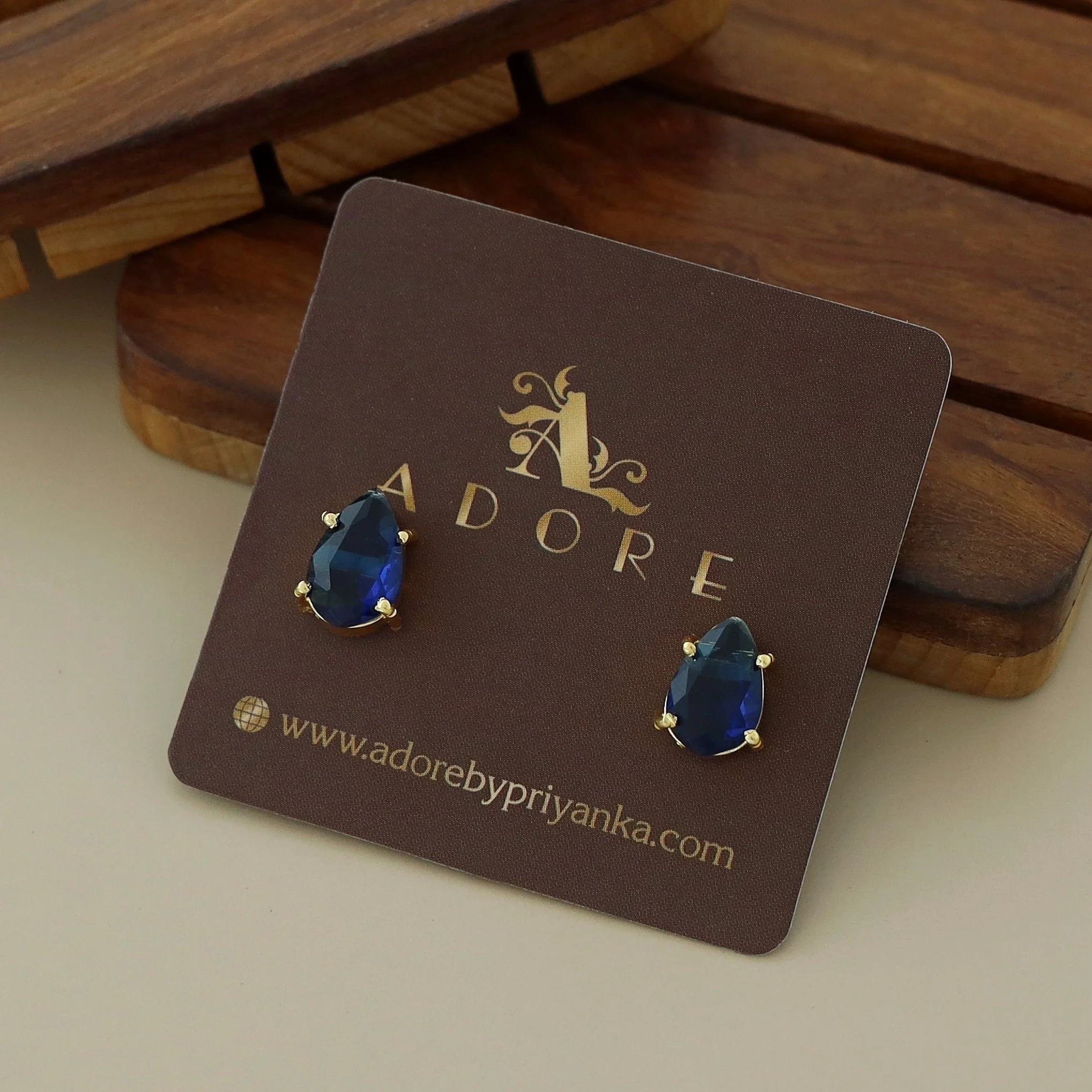 Glossy Rain Drop Claw Stud - Image 9