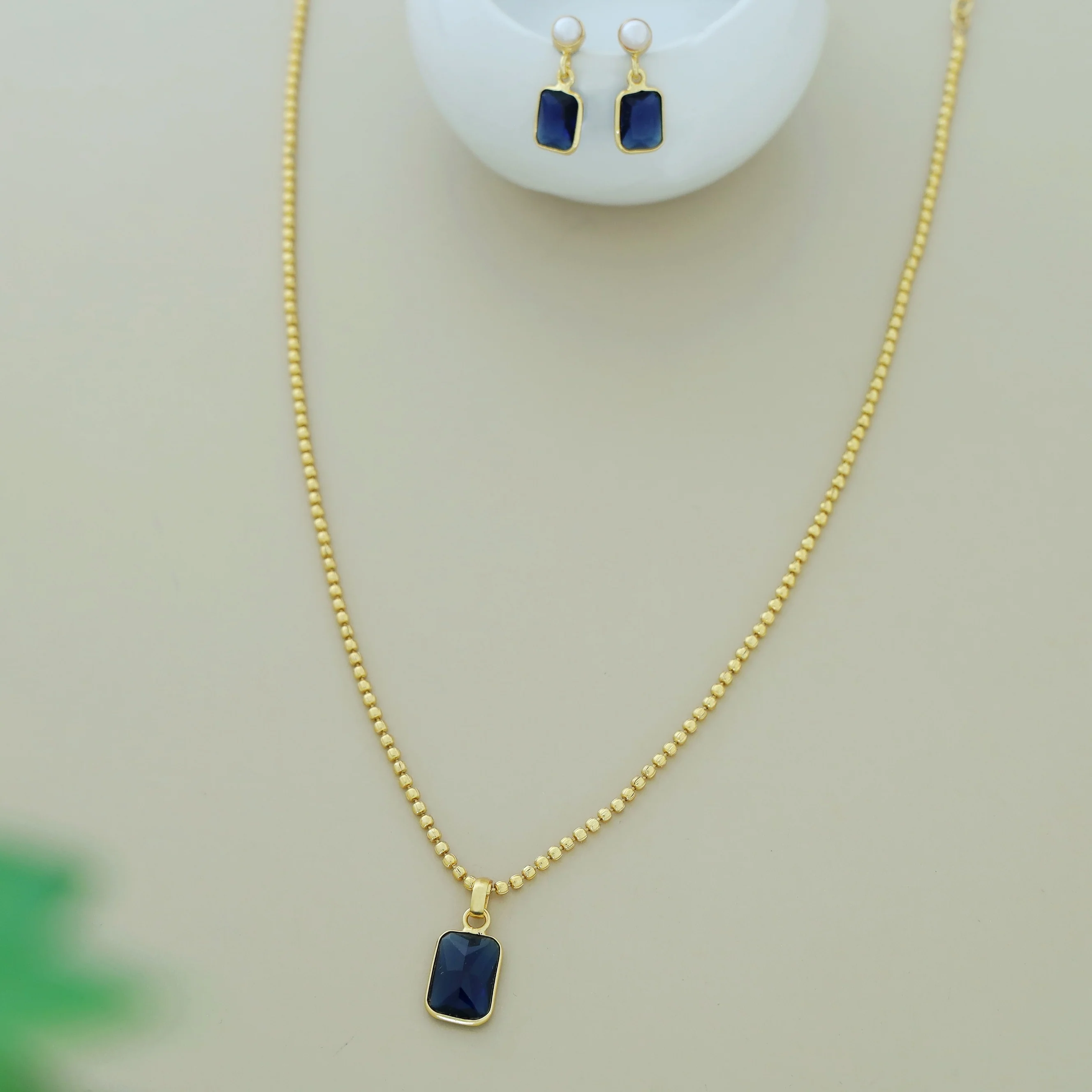 Glossy Rectangle Ball Chain Neckpiece with Pearl Earring - Image 3