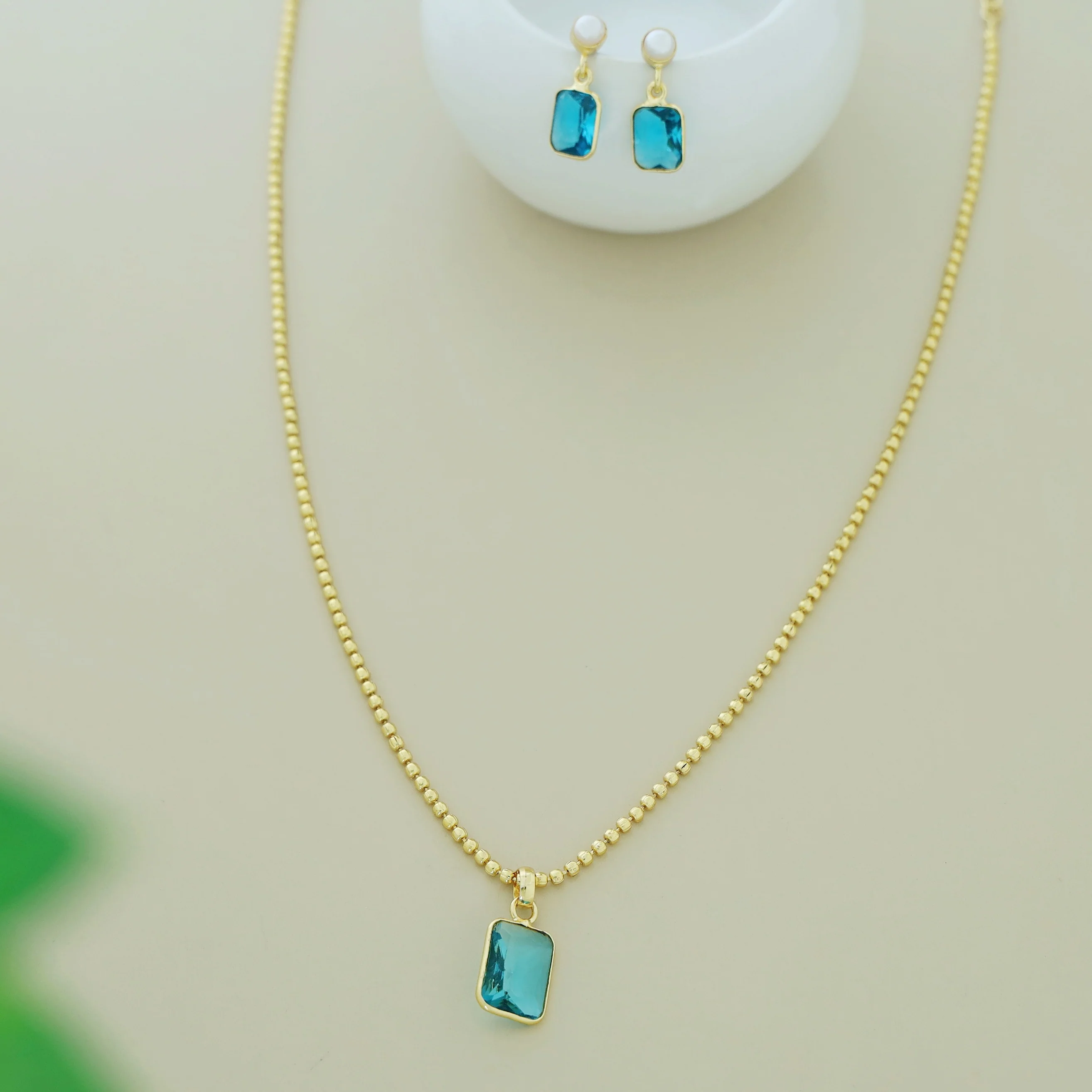 Glossy Rectangle Ball Chain Neckpiece with Pearl Earring - Image 4