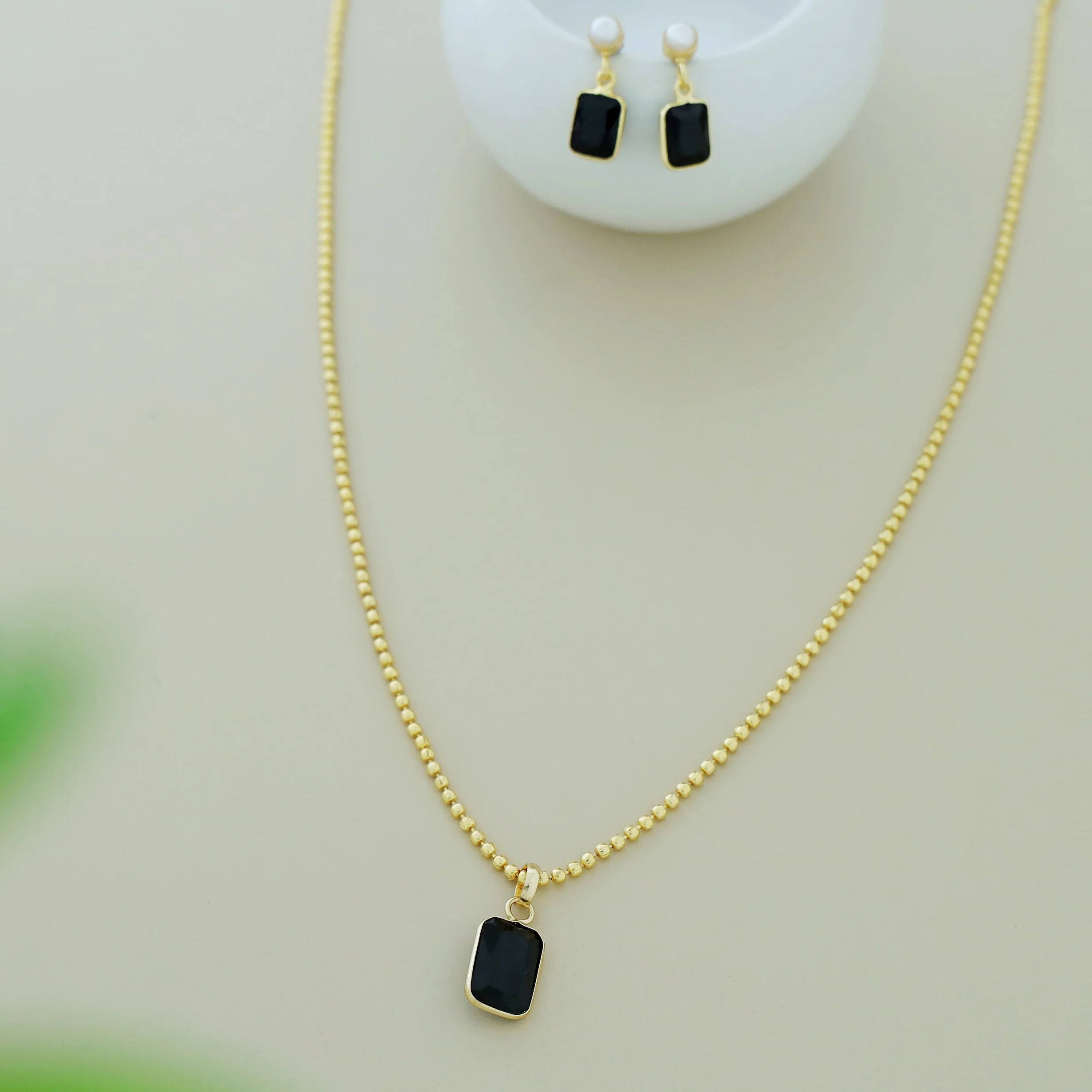 Glossy Rectangle Ball Chain Neckpiece with Pearl Earring - Image 5