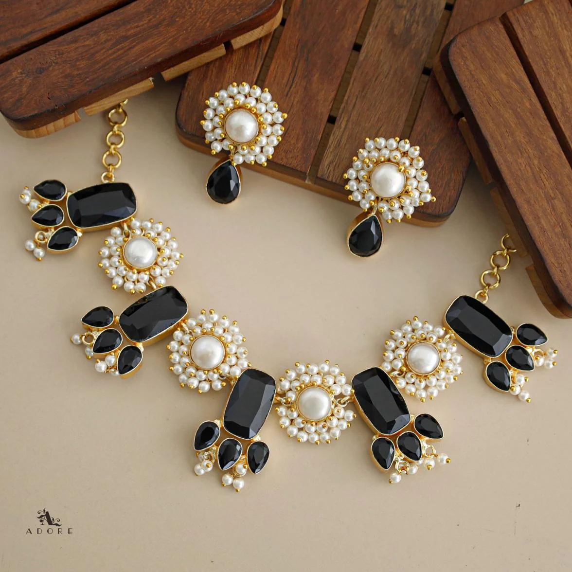 Glossy Rectangle + Cluster Pearl Baroque Neckpiece with Earring - Image 13