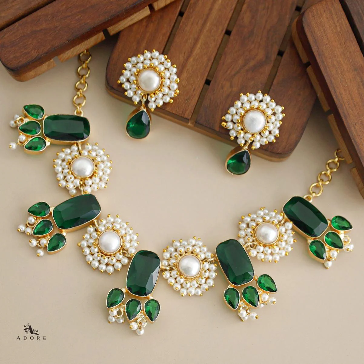 Glossy Rectangle + Cluster Pearl Baroque Neckpiece with Earring - Image 9