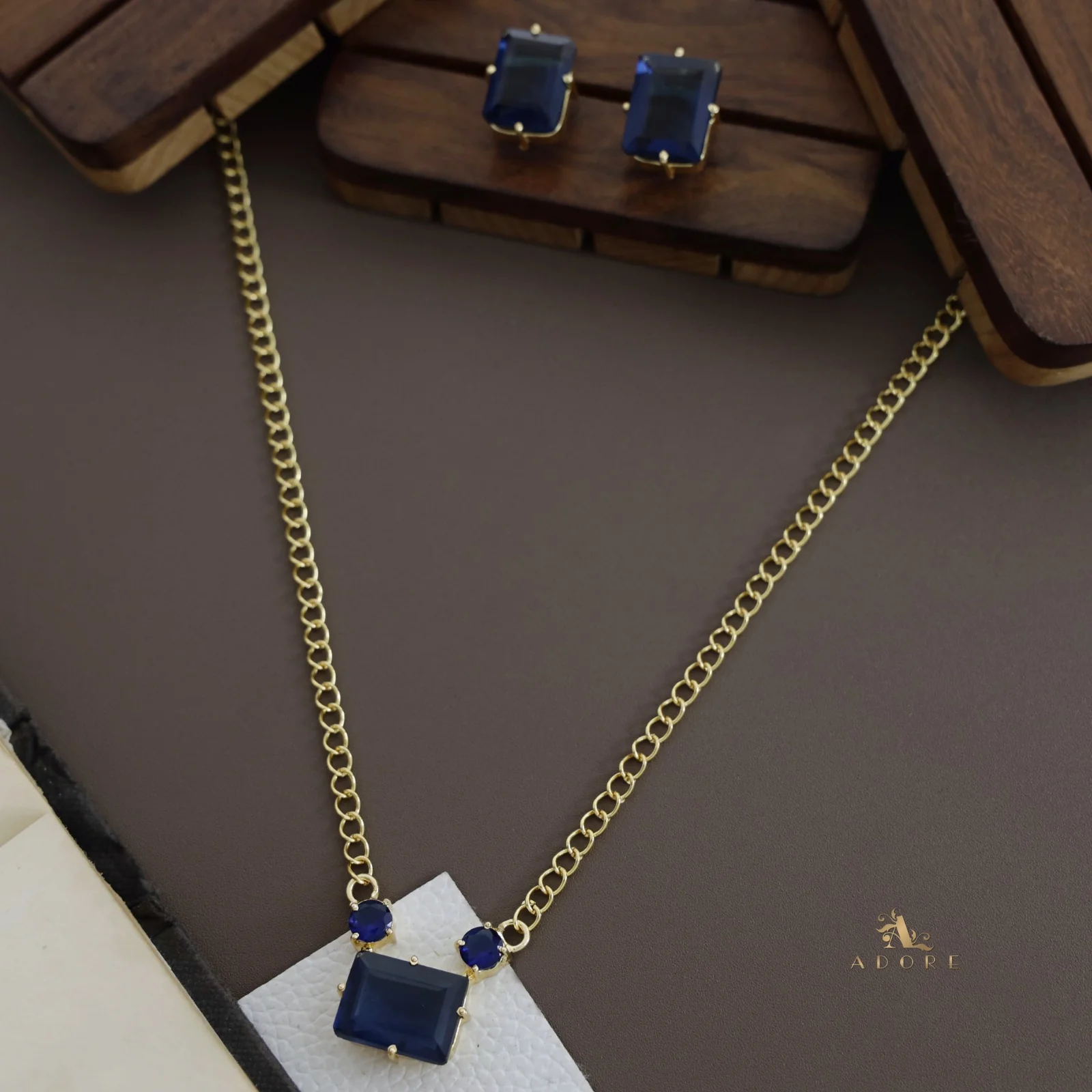 Glossy Rectangle Long Neckpiece With Stud - Image 7