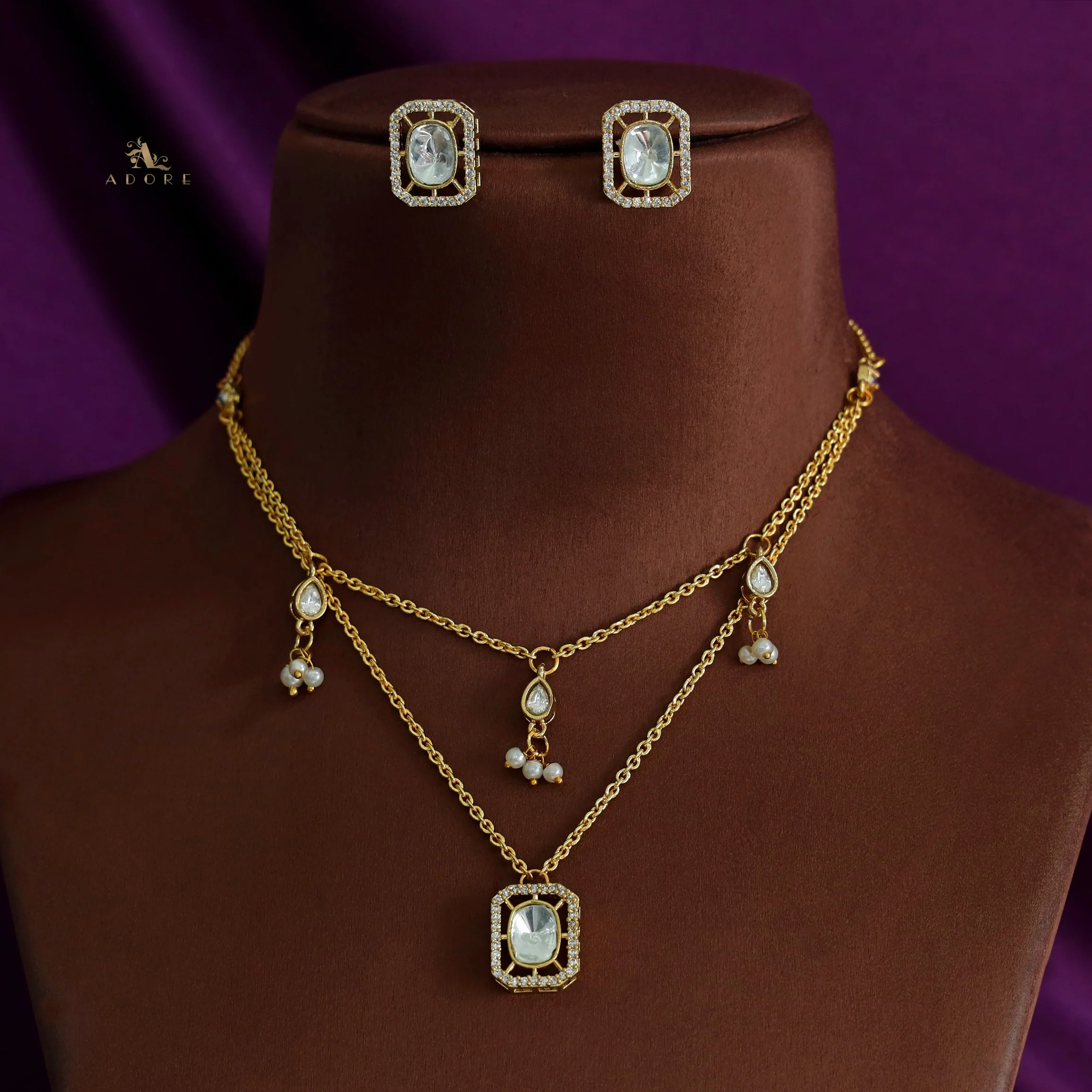 Glossy Rectangle Two Layer Kundan Short Neckpiece with Earring - Image 5