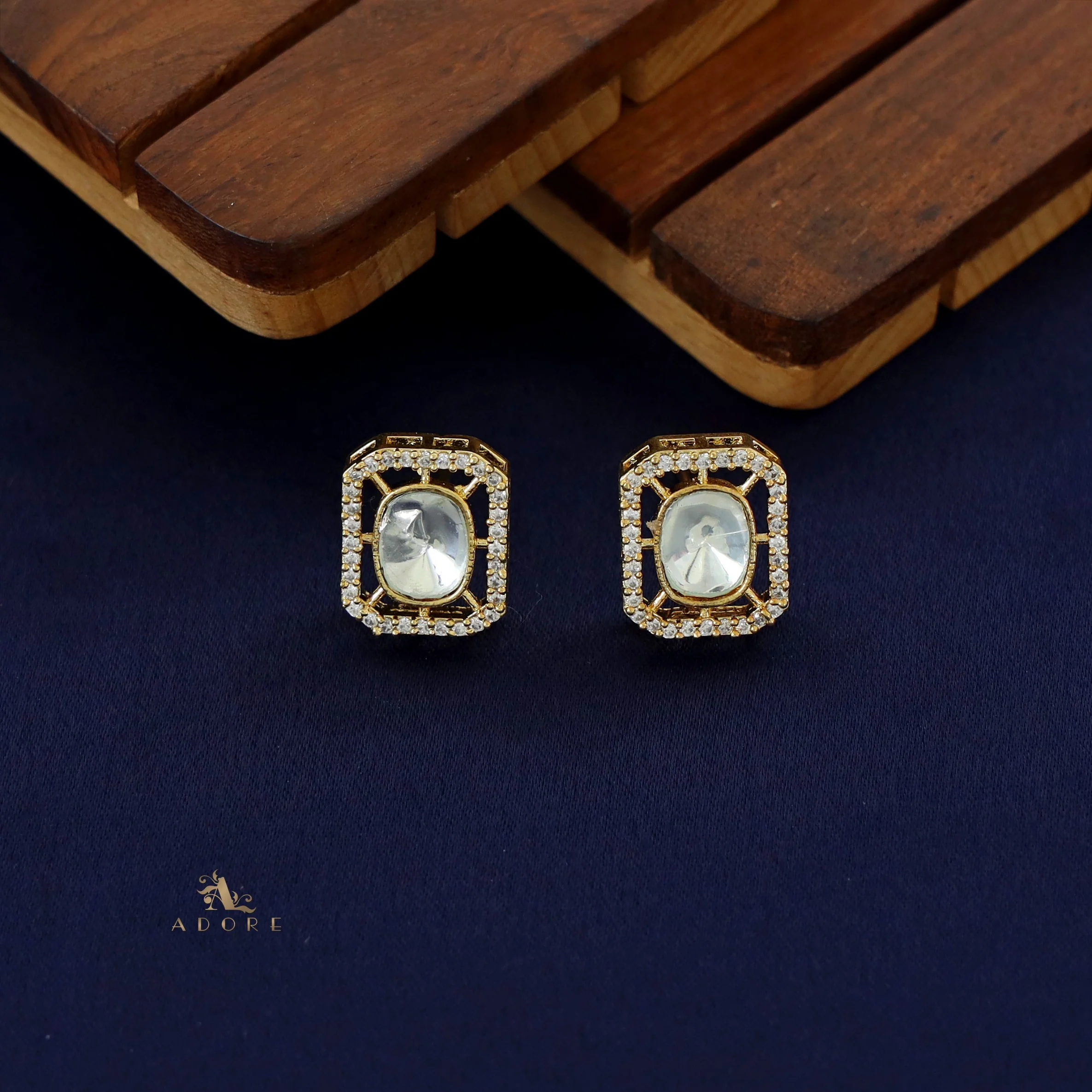 Glossy Rectangle Two Layer Kundan Short Neckpiece with Earring - Image 7
