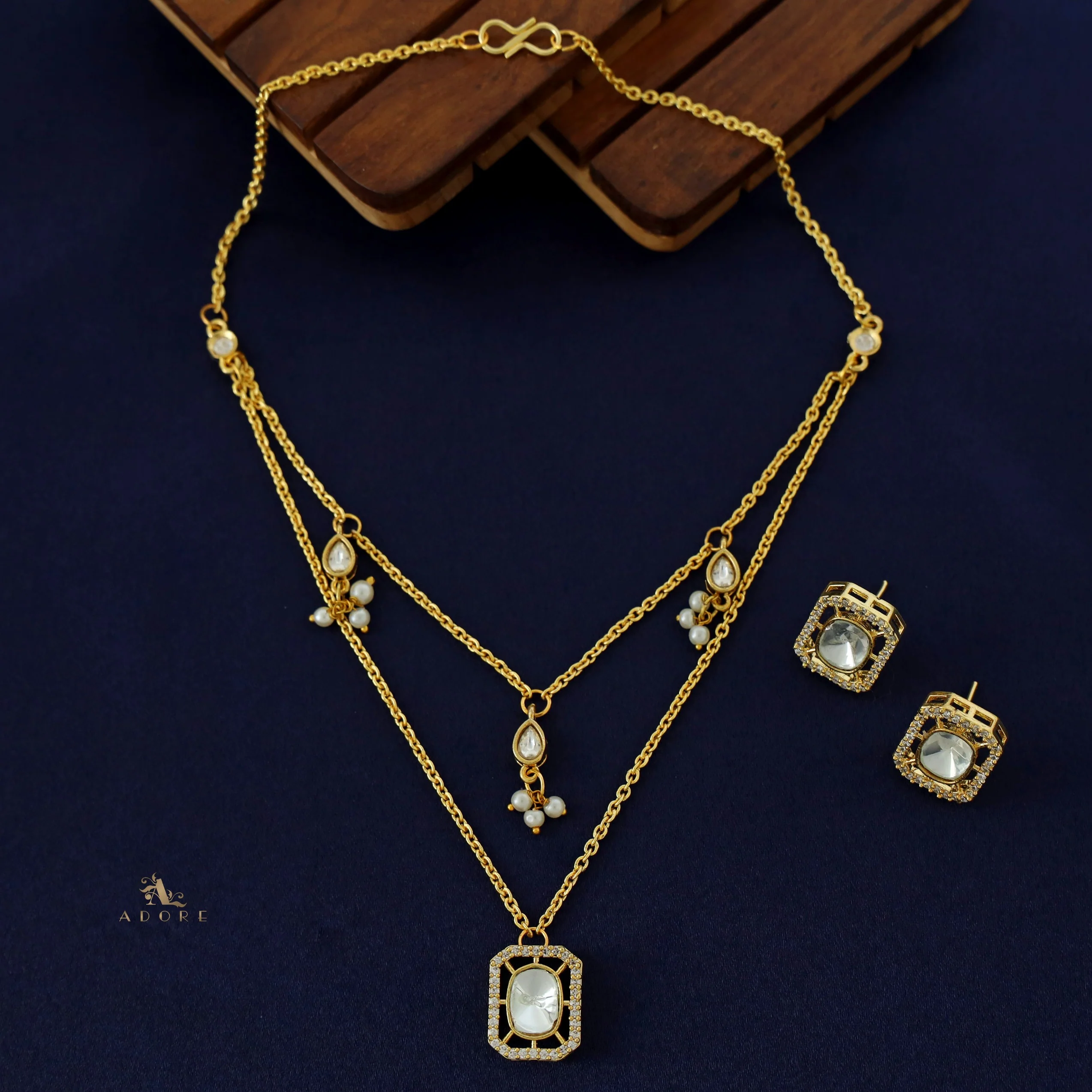 Glossy Rectangle Two Layer Kundan Short Neckpiece with Earring - Image 8