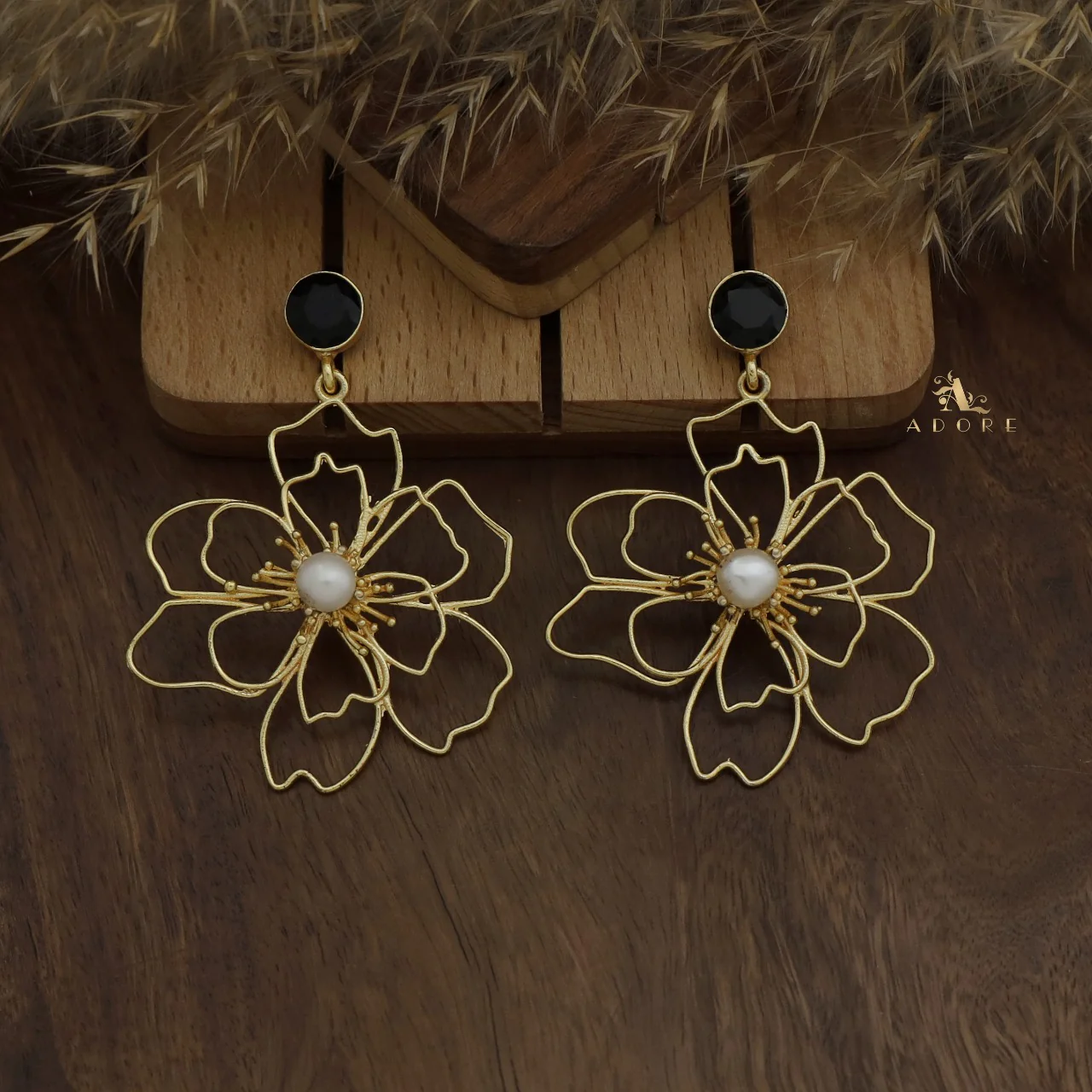 Glossy Rosline Flower Pearl Earring - Image 4