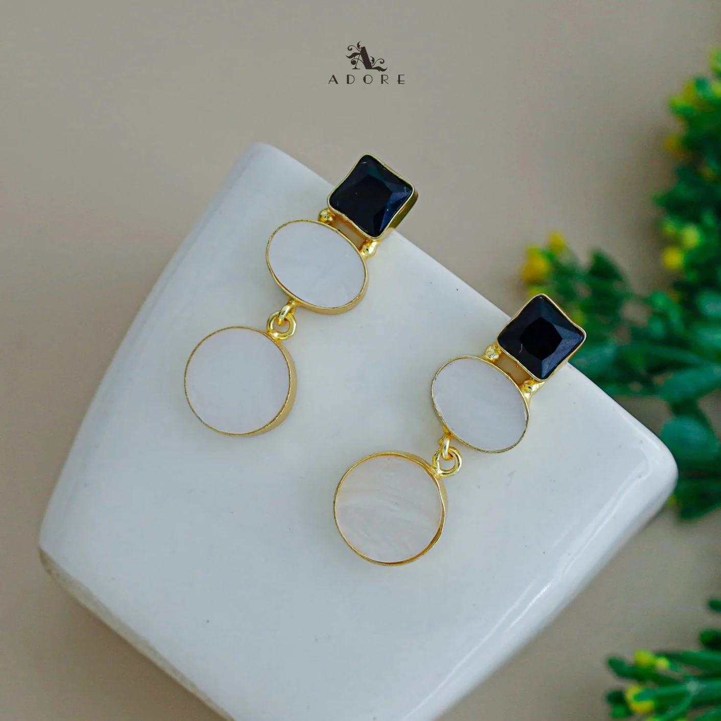 Glossy Square And Oval MOP Earring - Image 3