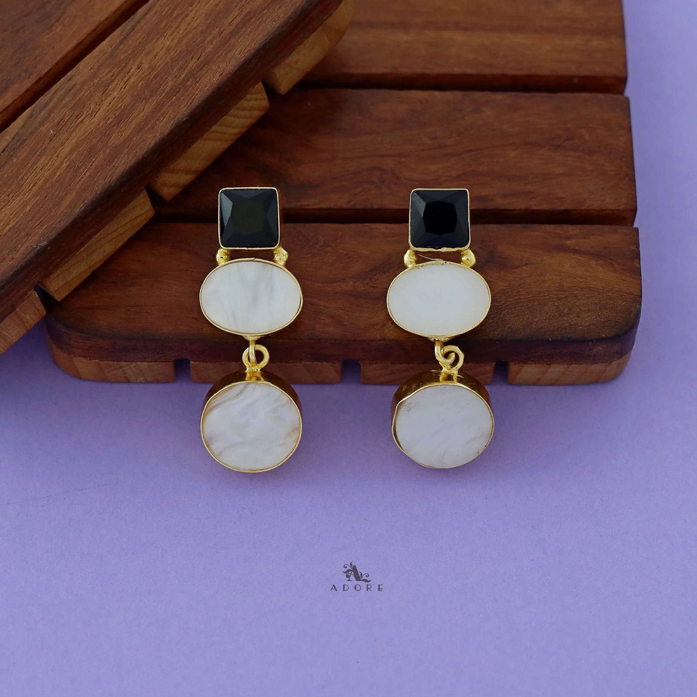 Glossy Square And Oval MOP Earring - Image 6