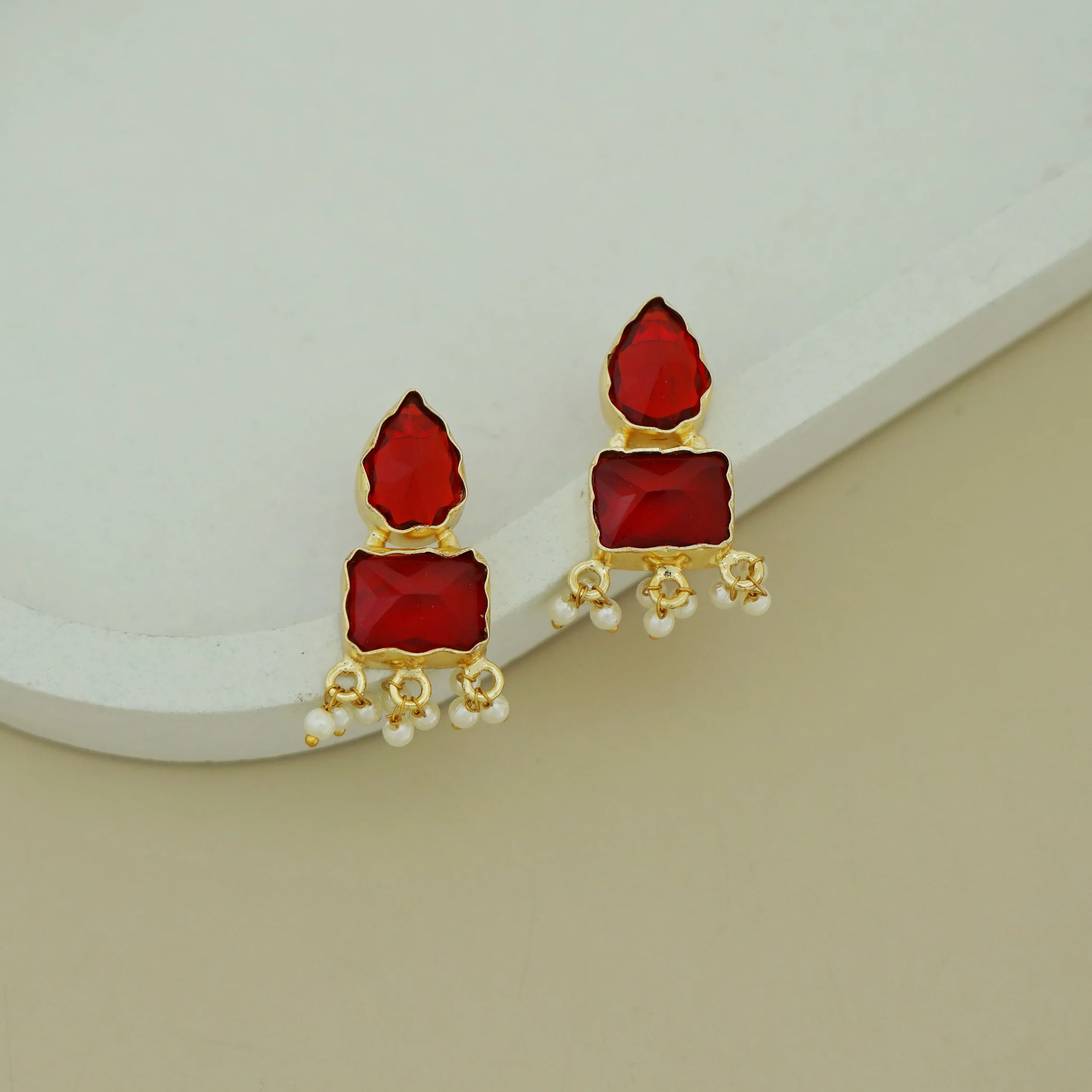 Glossy Valeska Pearl Earring - Image 2