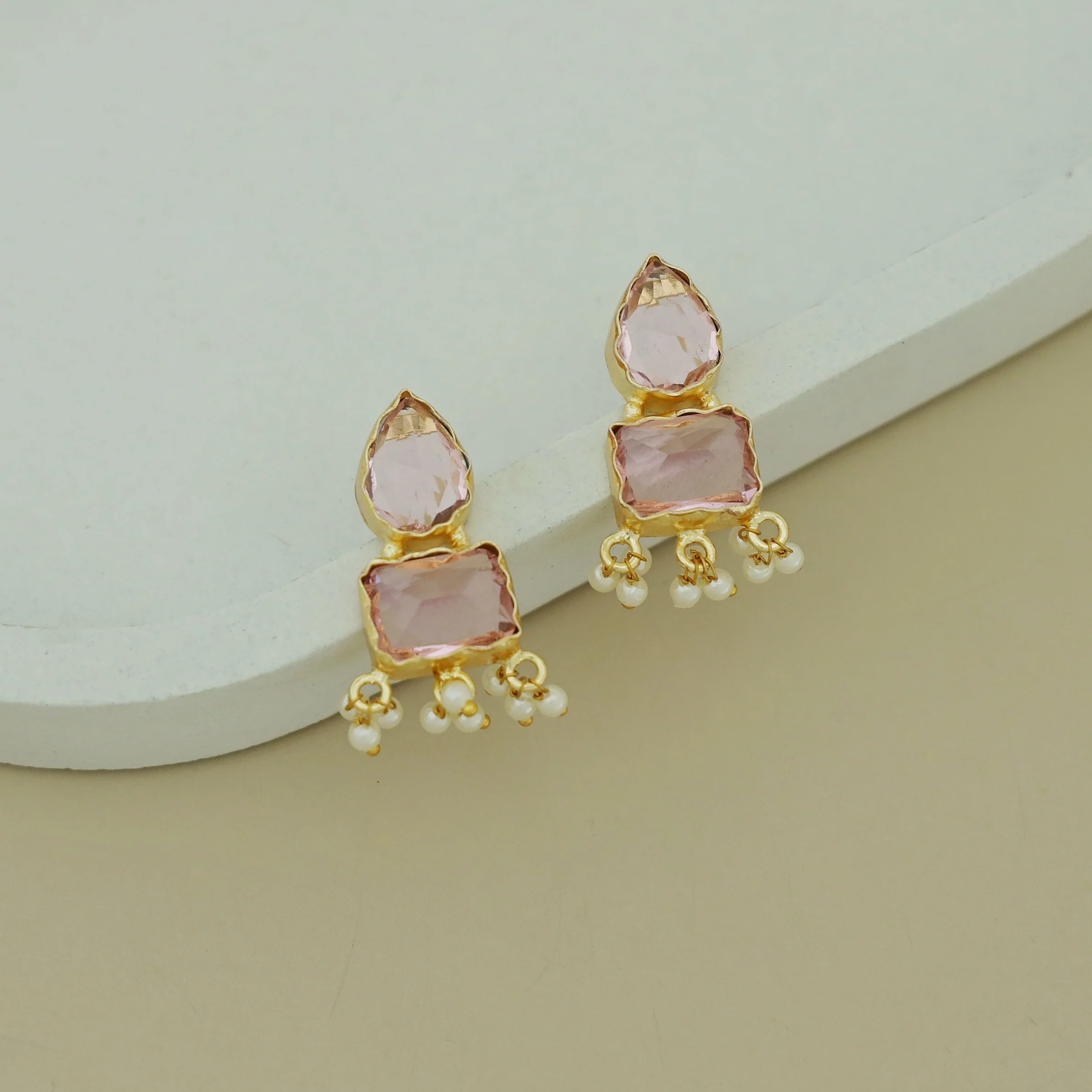 Glossy Valeska Pearl Earring - Image 3