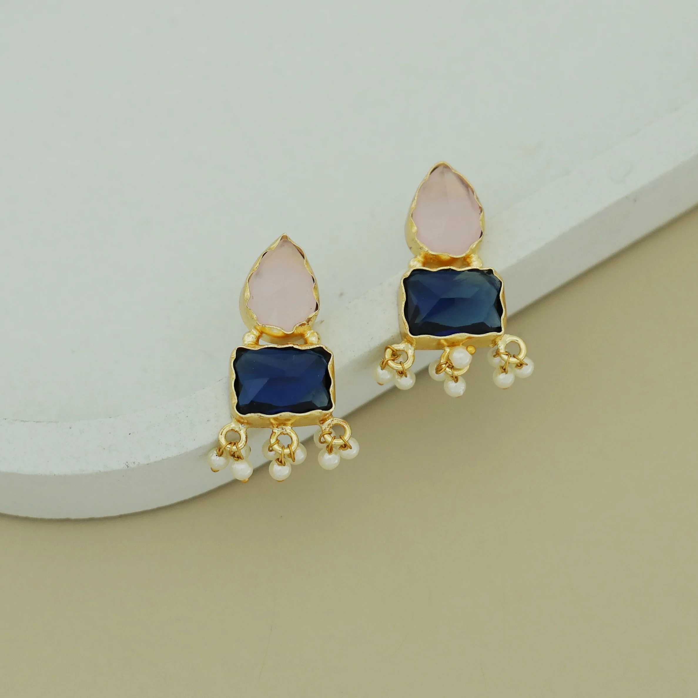 Glossy Valeska Pearl Earring - Image 4