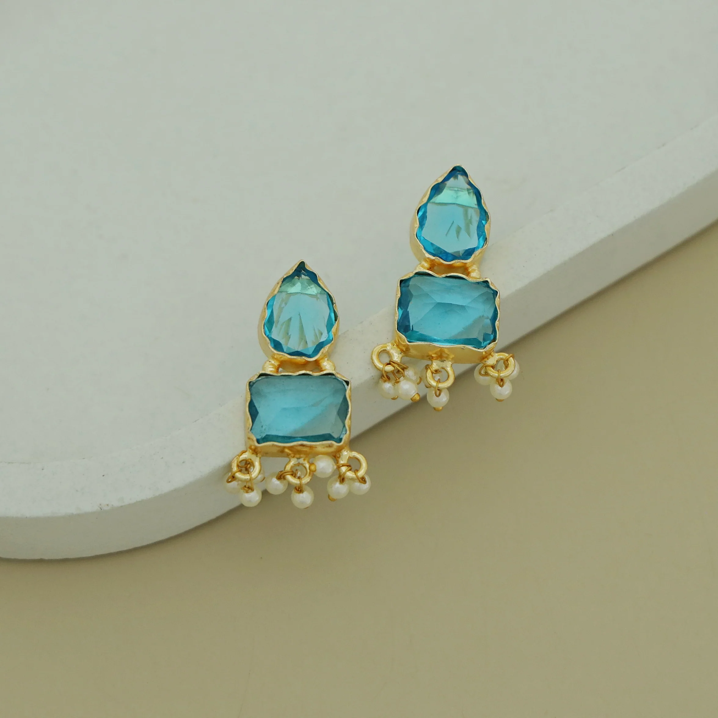 Glossy Valeska Pearl Earring - Image 5