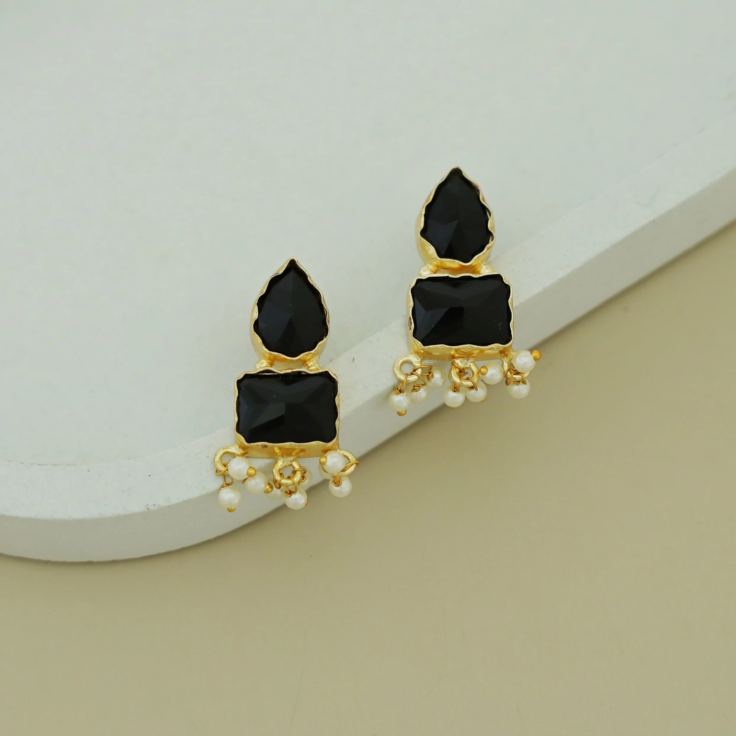 Glossy Valeska Pearl Earring - Image 7