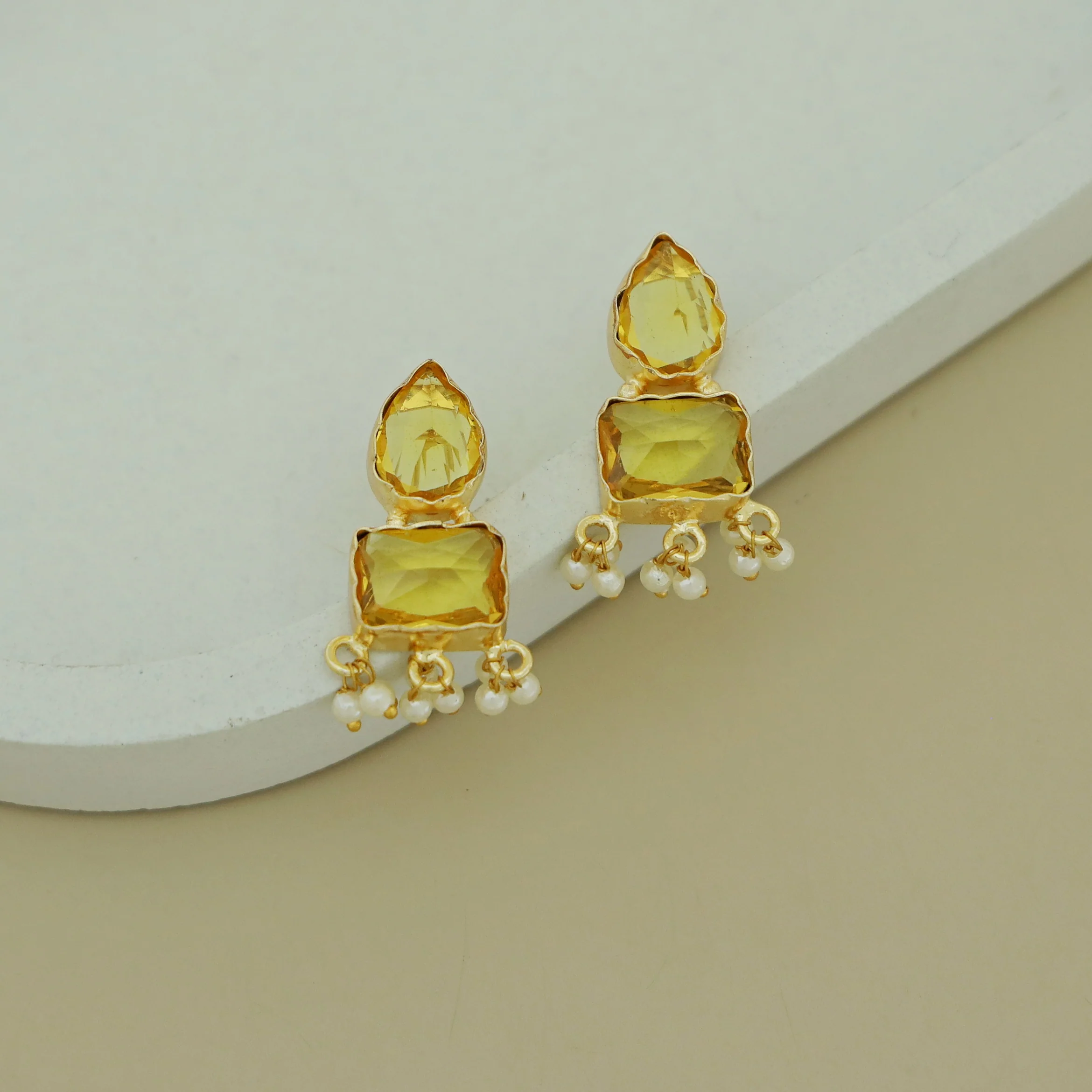 Glossy Valeska Pearl Earring - Image 8