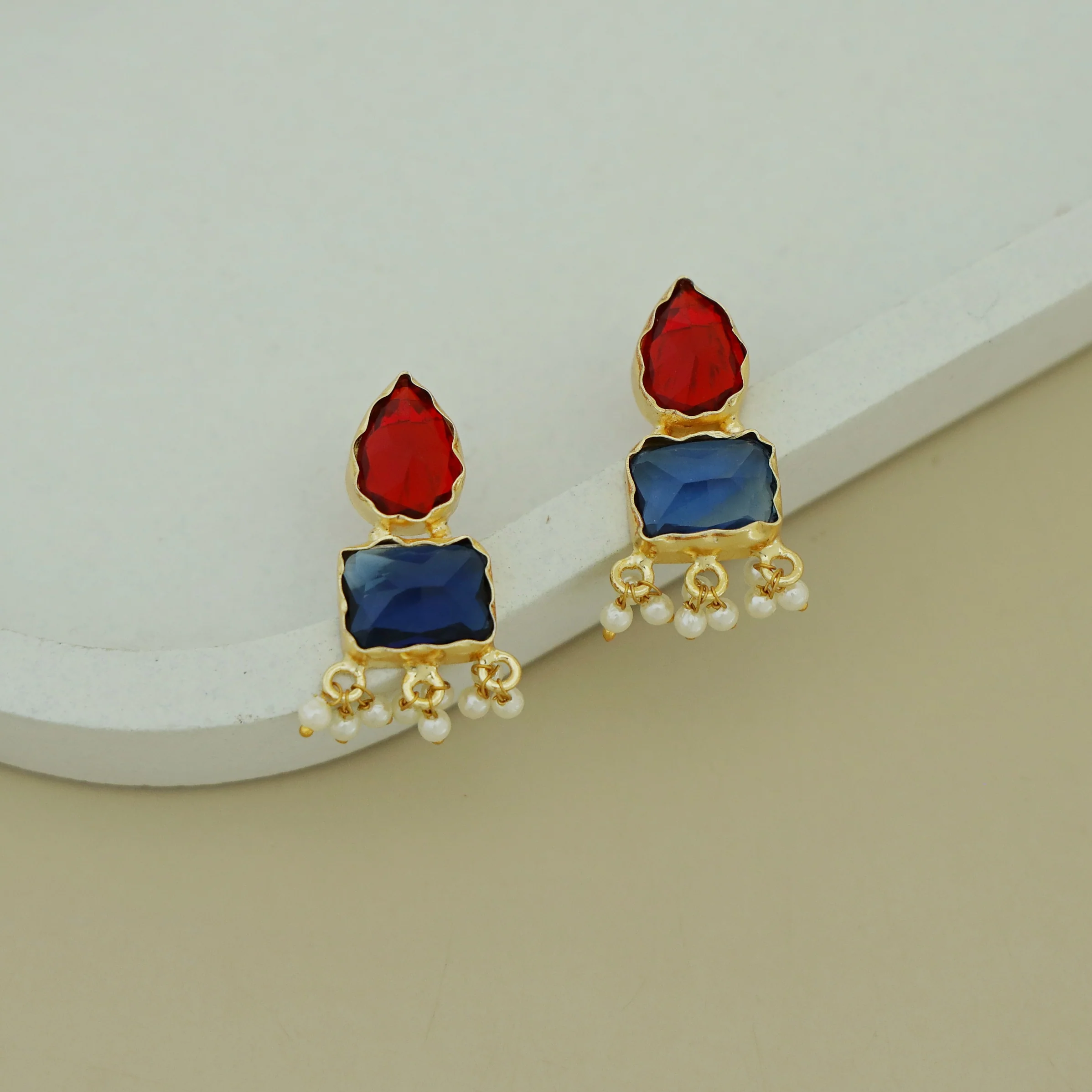 Glossy Valeska Pearl Earring - Image 9