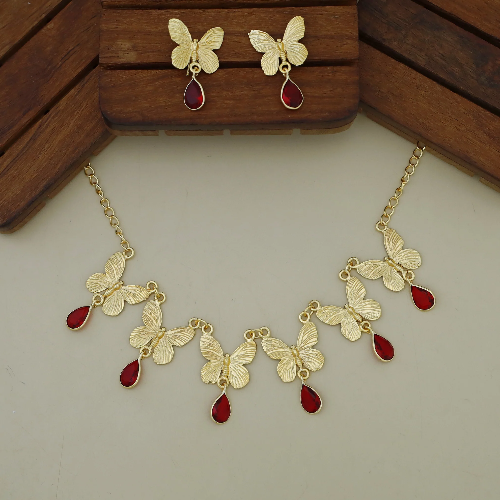 Gold Papillio Drop Glossy Neckpiece With Earring - Image 2
