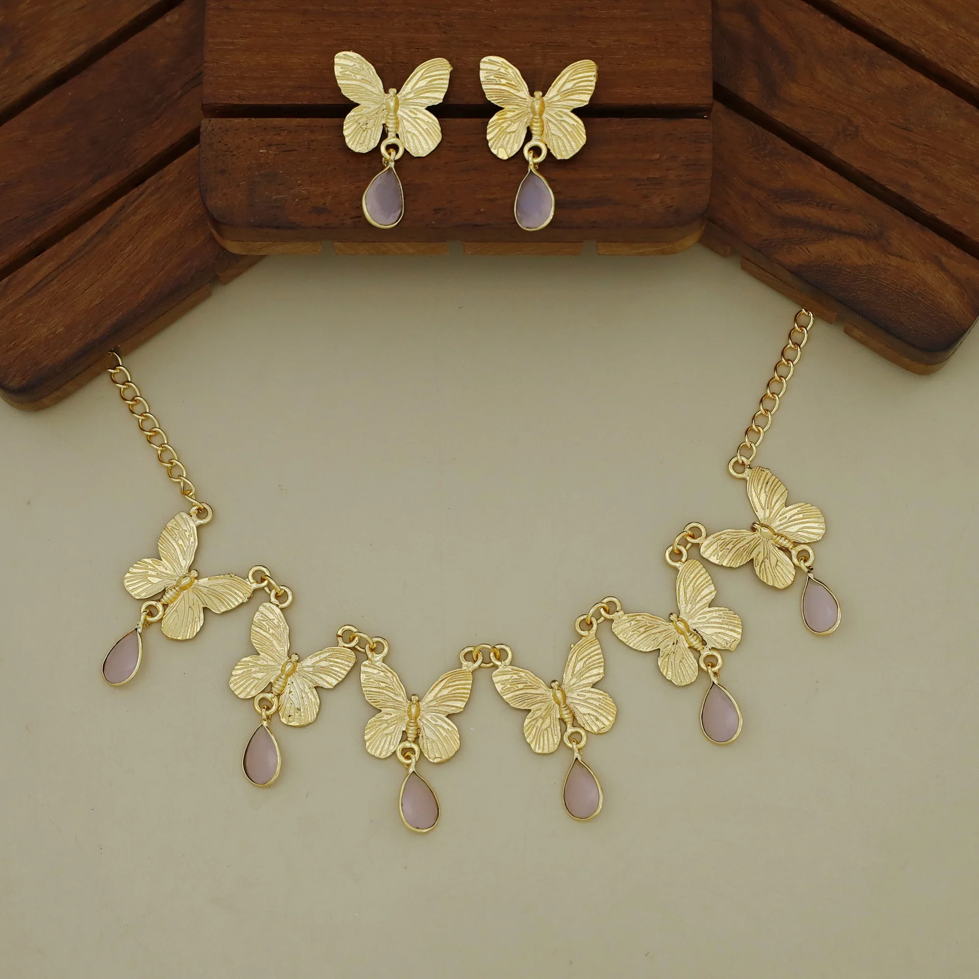 Gold Papillio Drop Glossy Neckpiece With Earring - Image 4