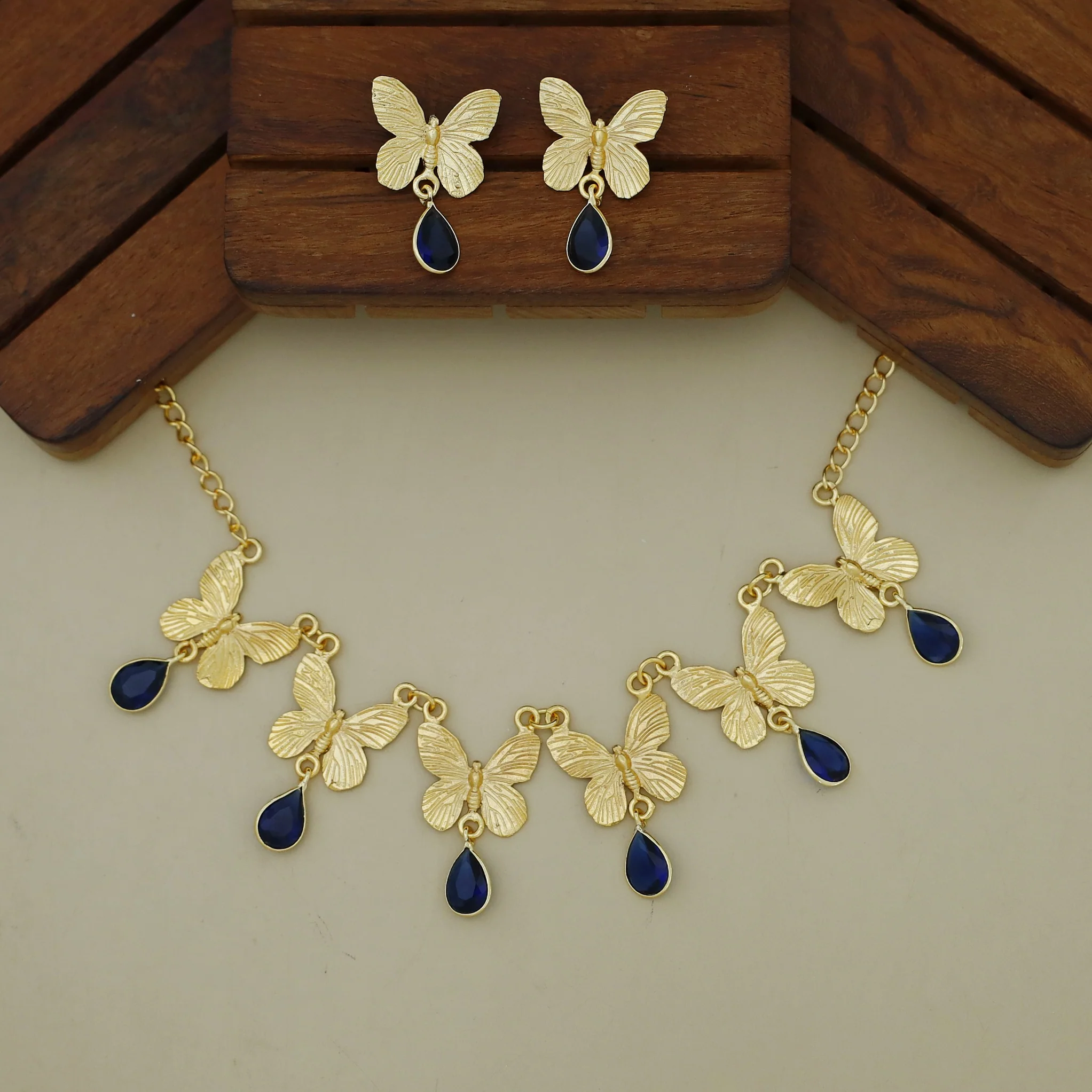 Gold Papillio Drop Glossy Neckpiece With Earring - Image 5