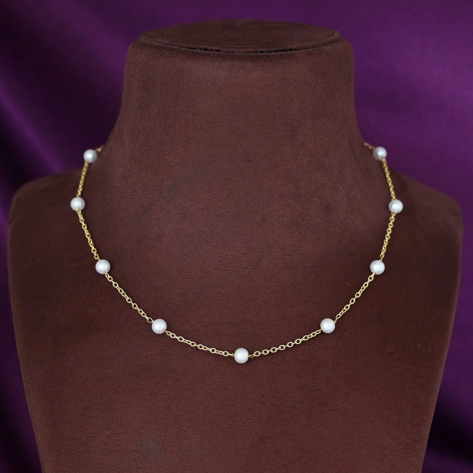 Golden 11 Pearl Neckpiece - Image 2