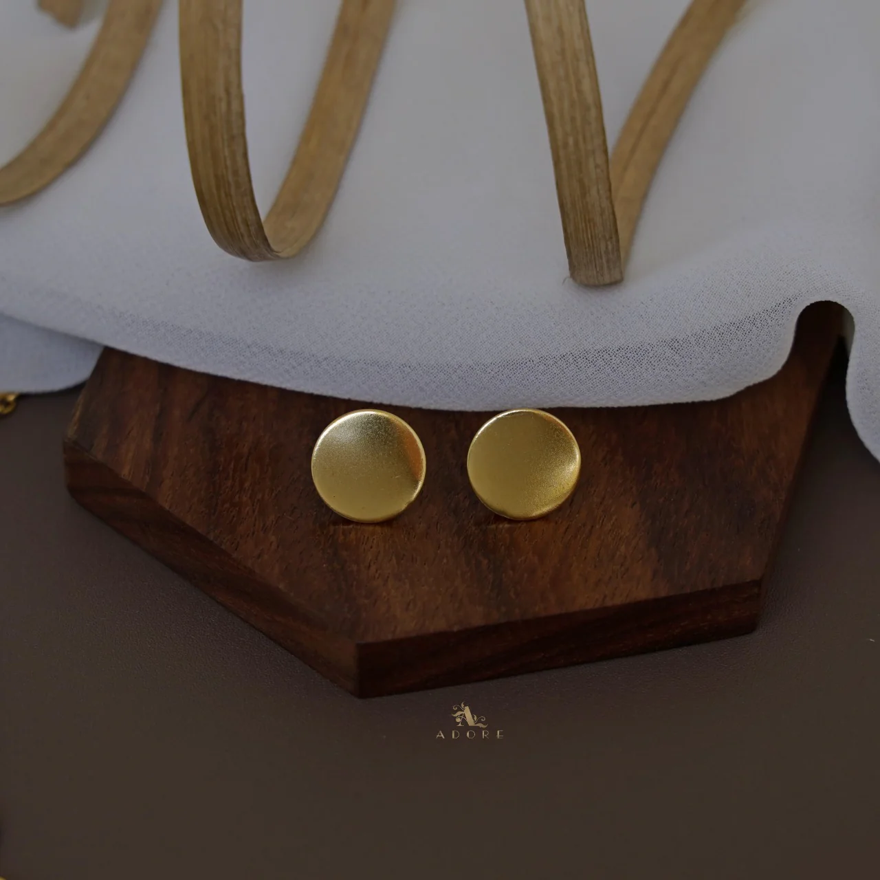 Golden 2 Layer Kashi Neckpiece With Stud - Image 4
