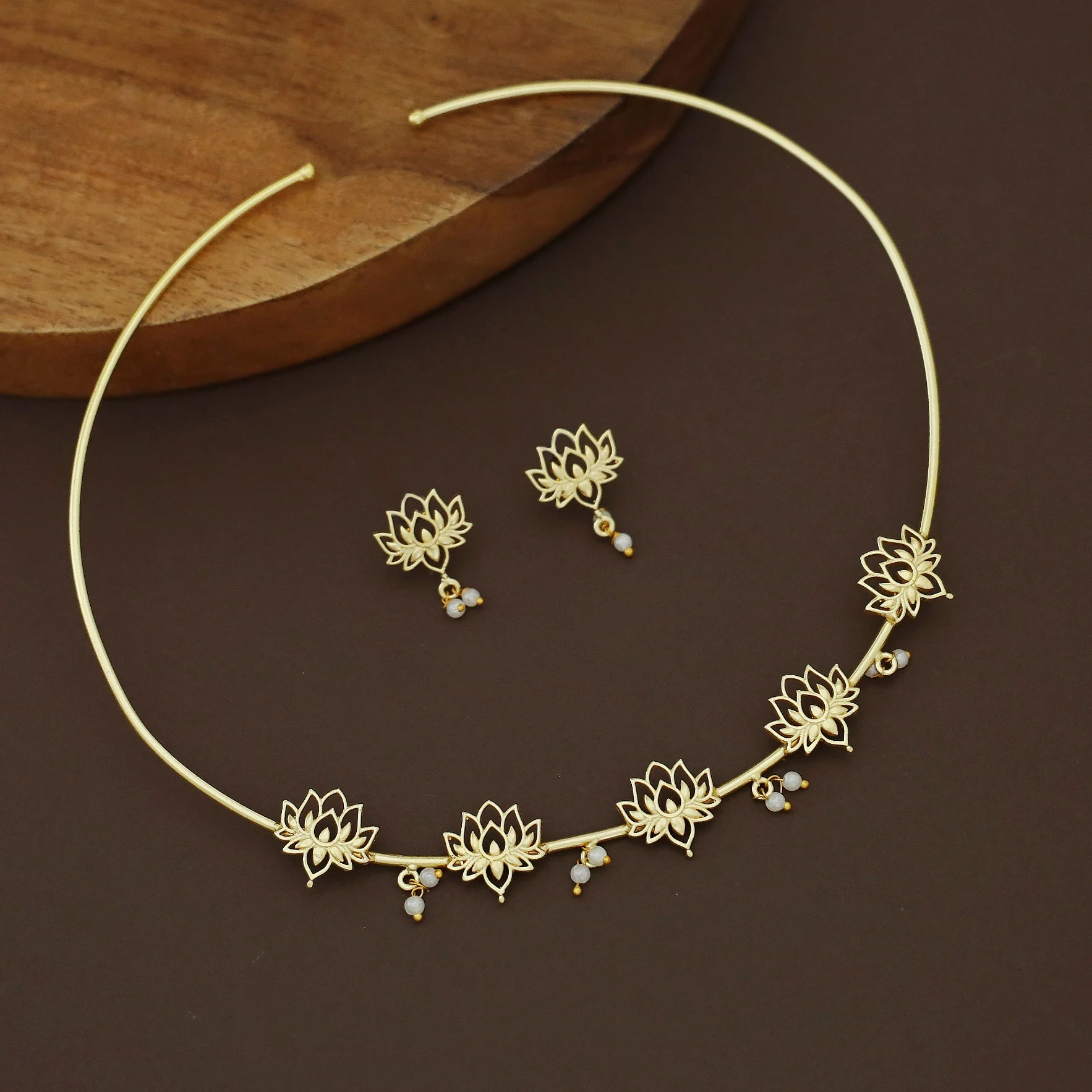 Golden 5 Lotus Neck-Cuff With Earring - Image 2