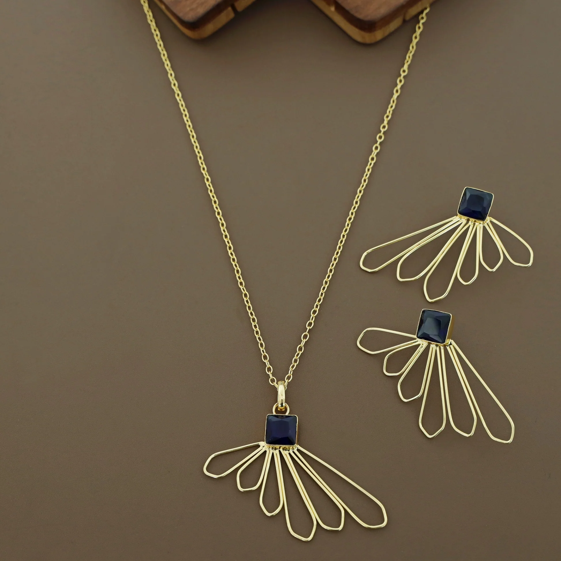 Golden 6 Petal Glossy Stone Neckpiece With Earring - Image 10