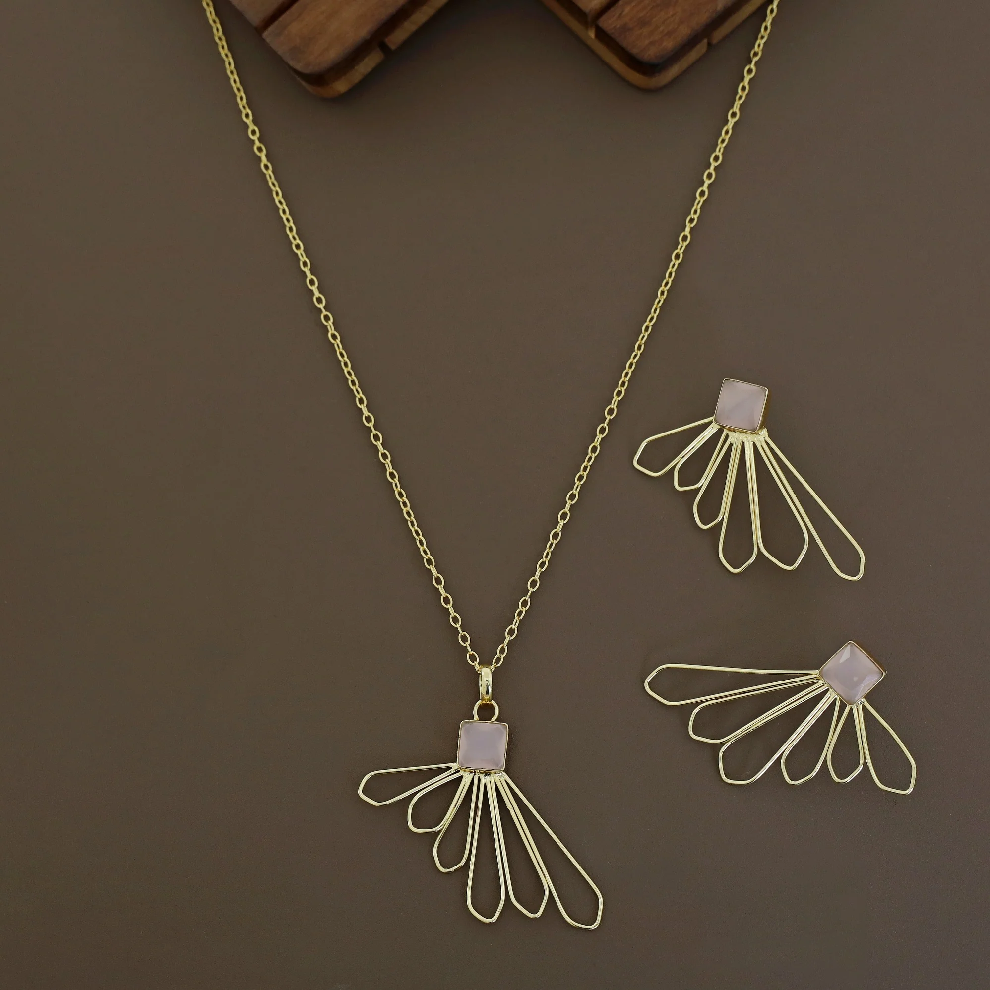 Golden 6 Petal Glossy Stone Neckpiece With Earring - Image 12
