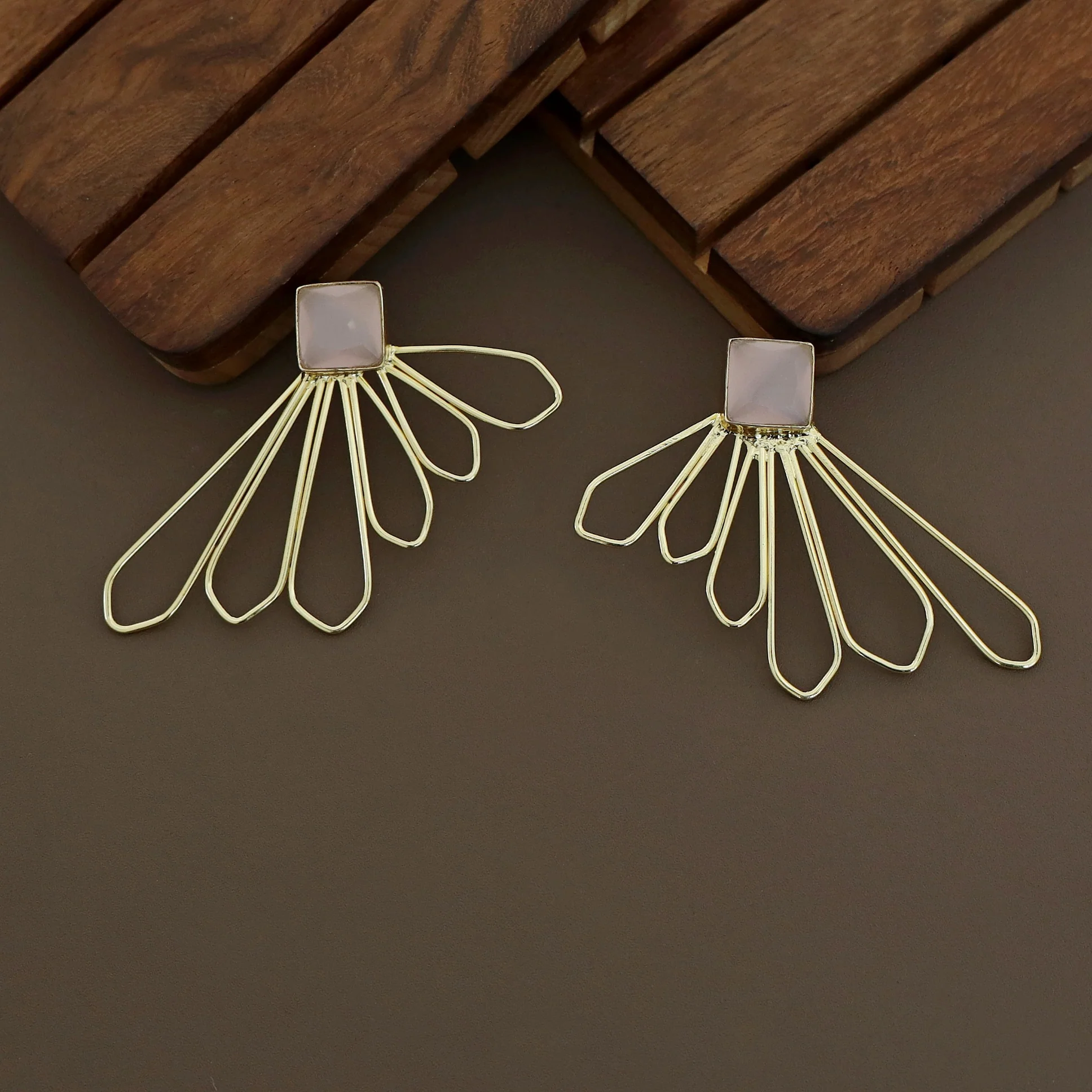 Golden 6 Petal Glossy Stone Neckpiece With Earring - Image 13