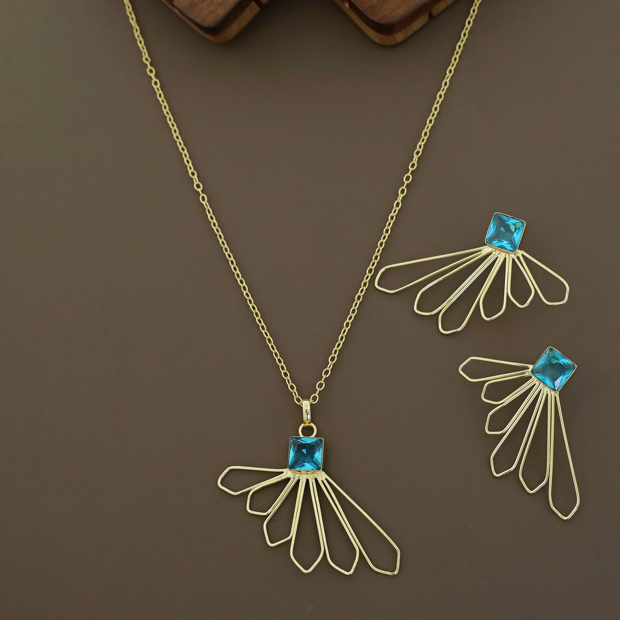 Golden 6 Petal Glossy Stone Neckpiece With Earring - Image 3