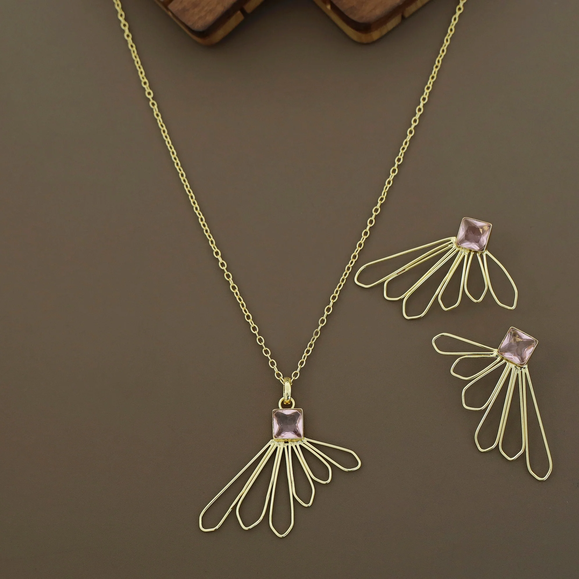 Golden 6 Petal Glossy Stone Neckpiece With Earring - Image 4