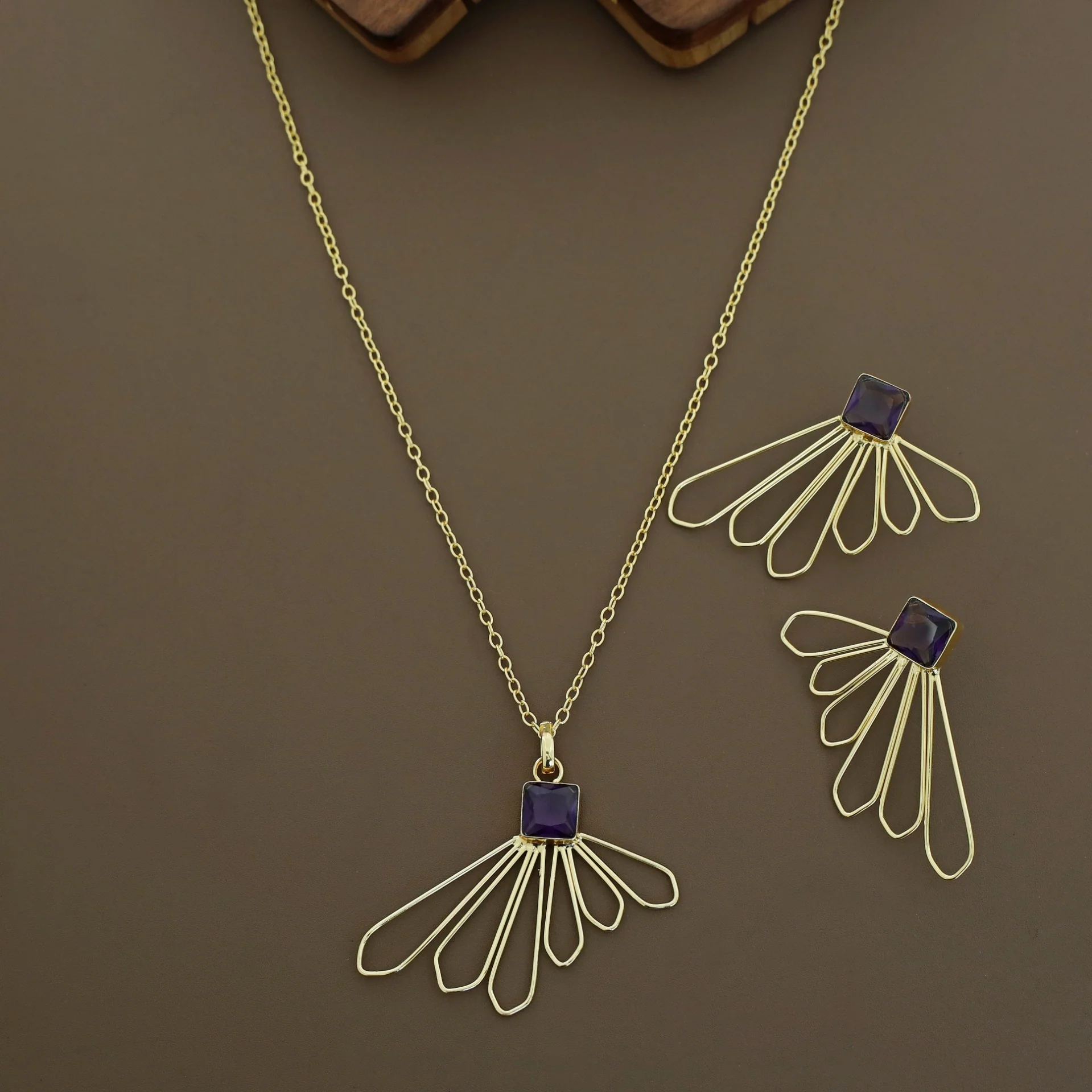 Golden 6 Petal Glossy Stone Neckpiece With Earring - Image 5