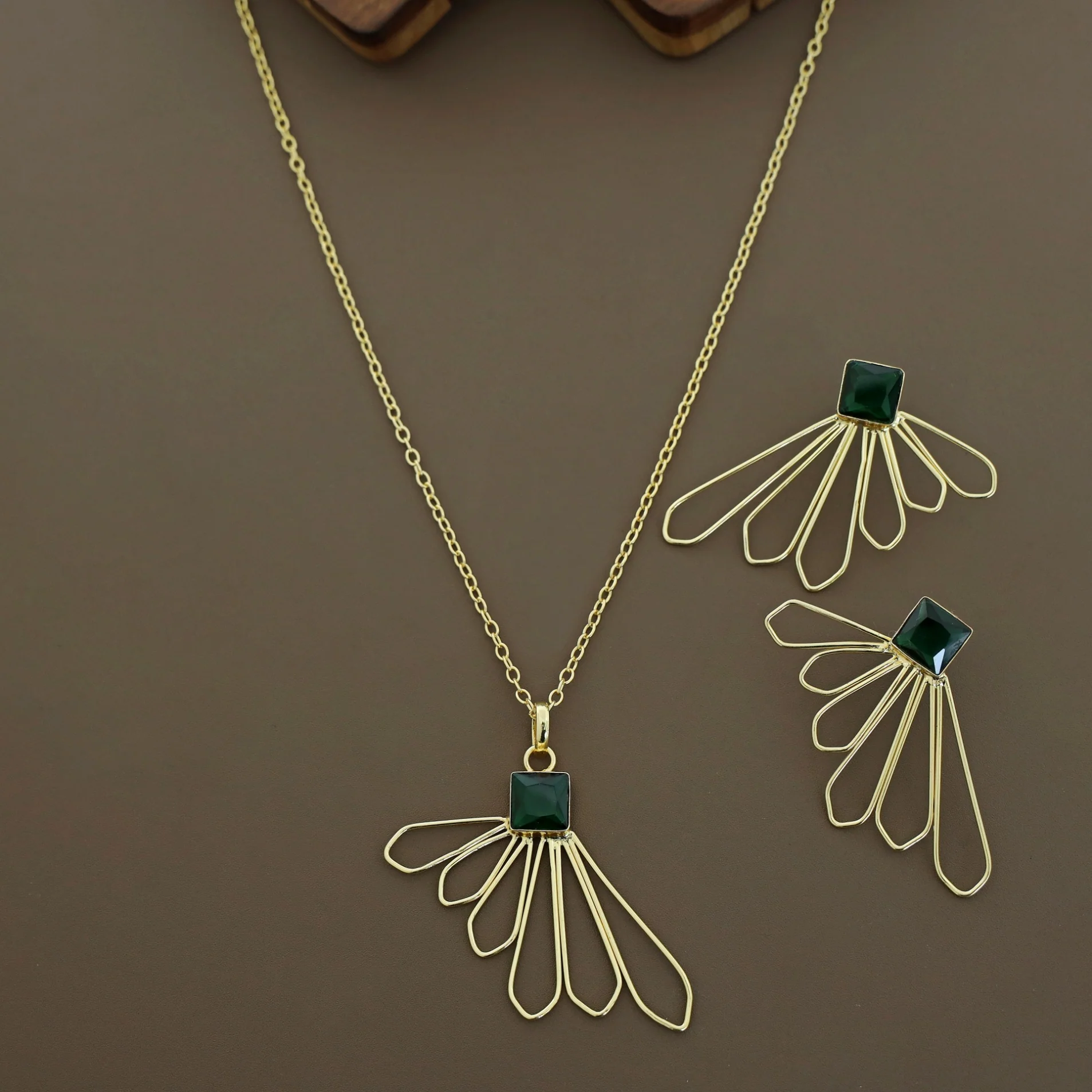 Golden 6 Petal Glossy Stone Neckpiece With Earring - Image 6