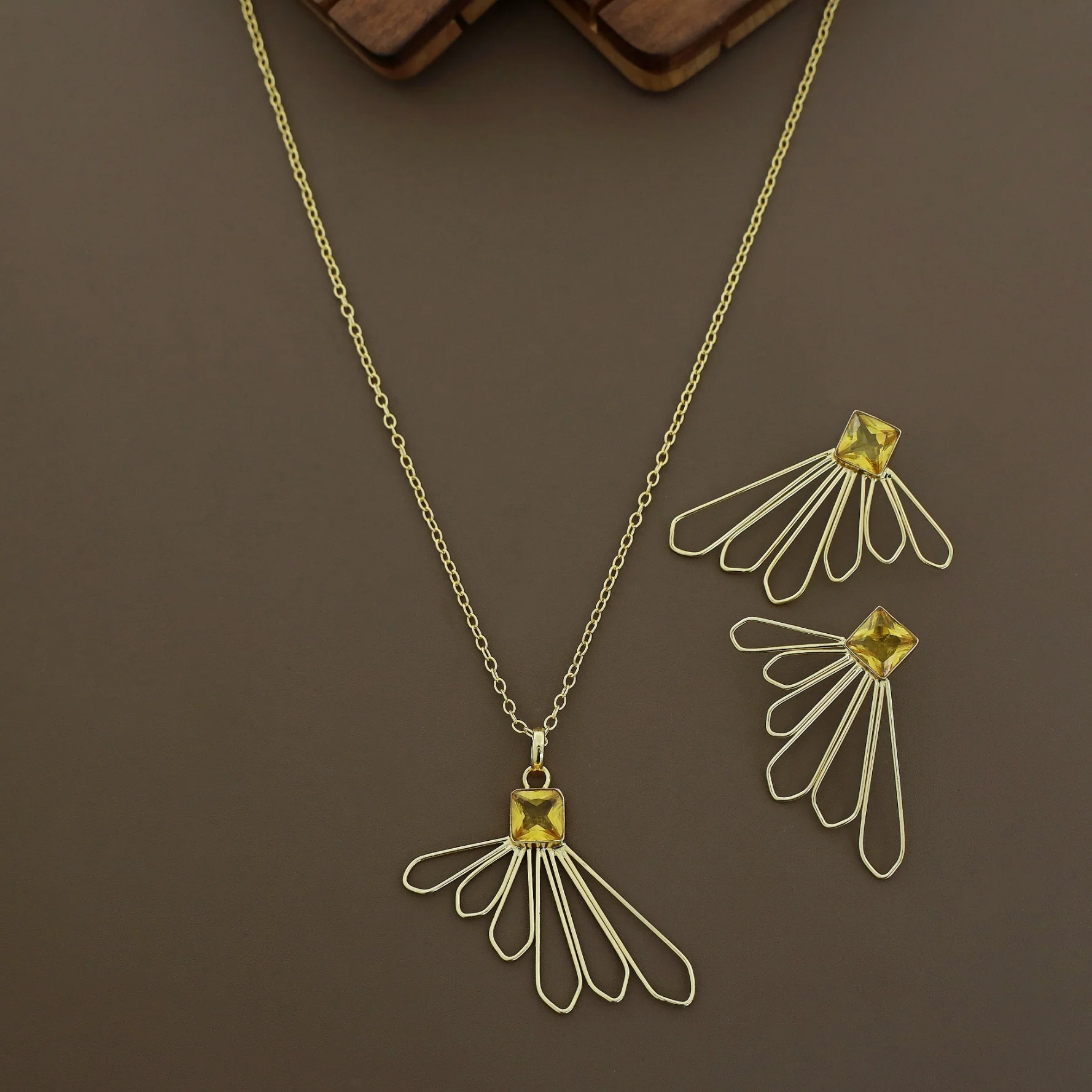 Golden 6 Petal Glossy Stone Neckpiece With Earring - Image 7