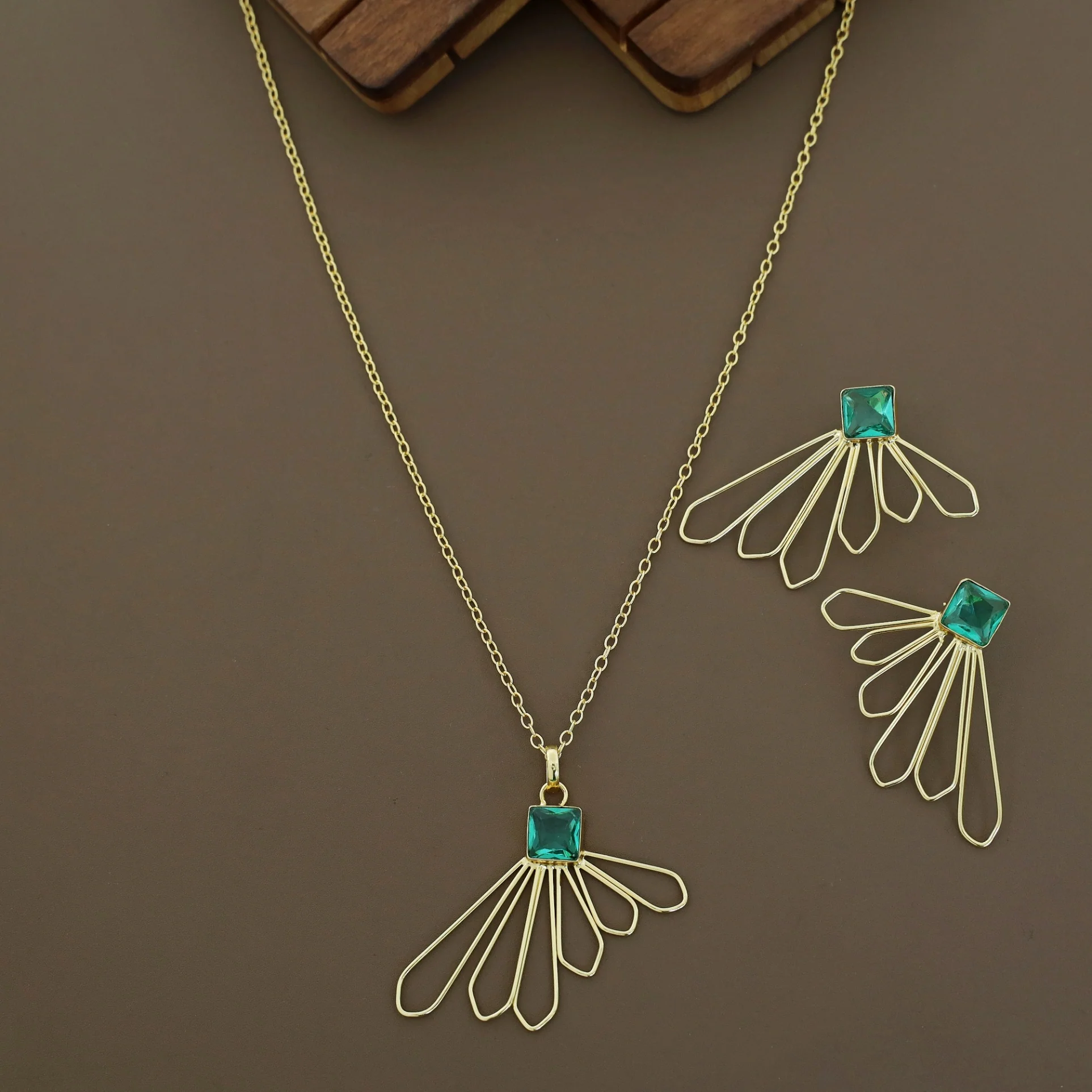 Golden 6 Petal Glossy Stone Neckpiece With Earring - Image 8